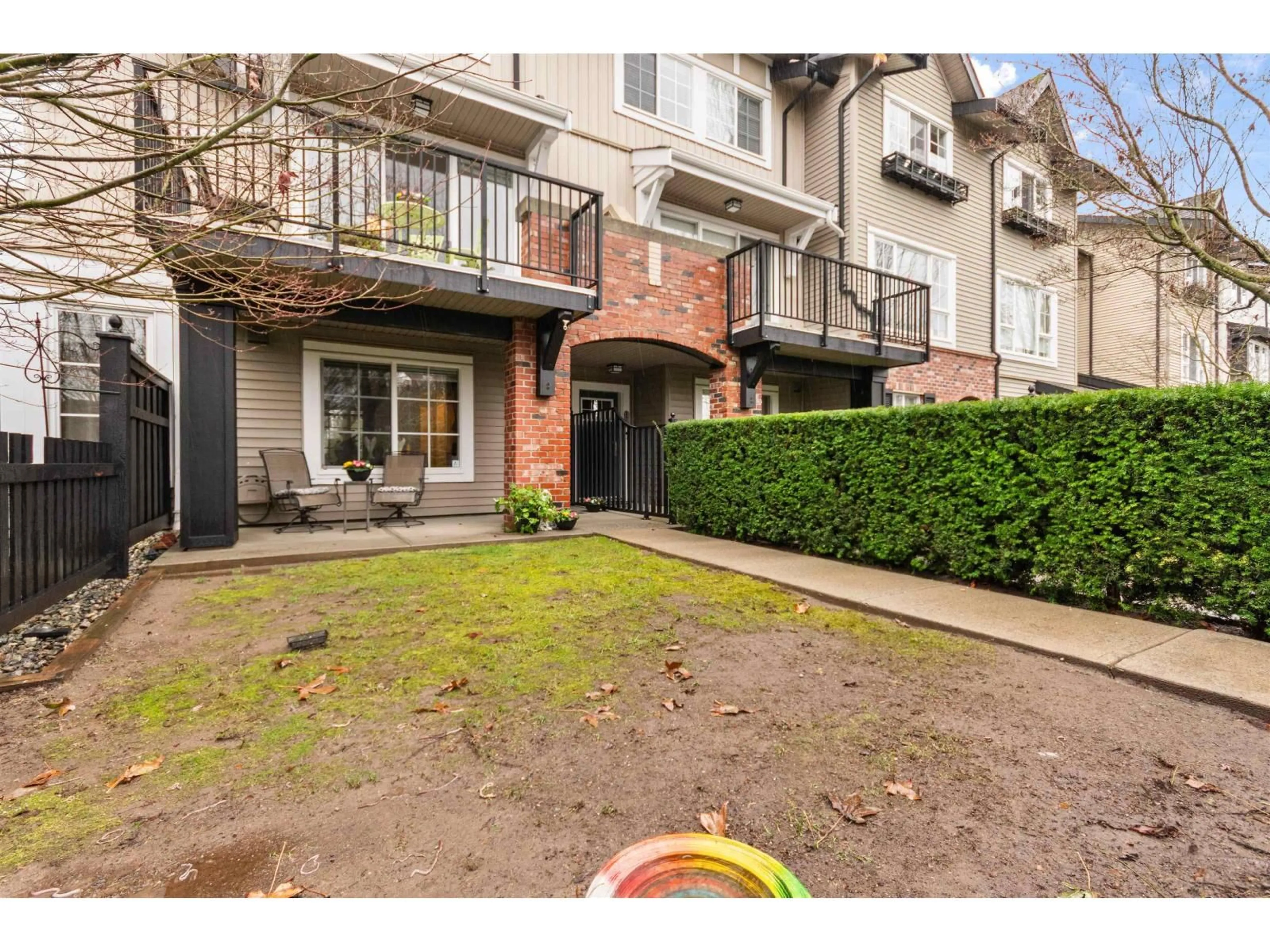 Patio, street for 173 - 2450 161 A STREET, Surrey British Columbia V3Z8K4