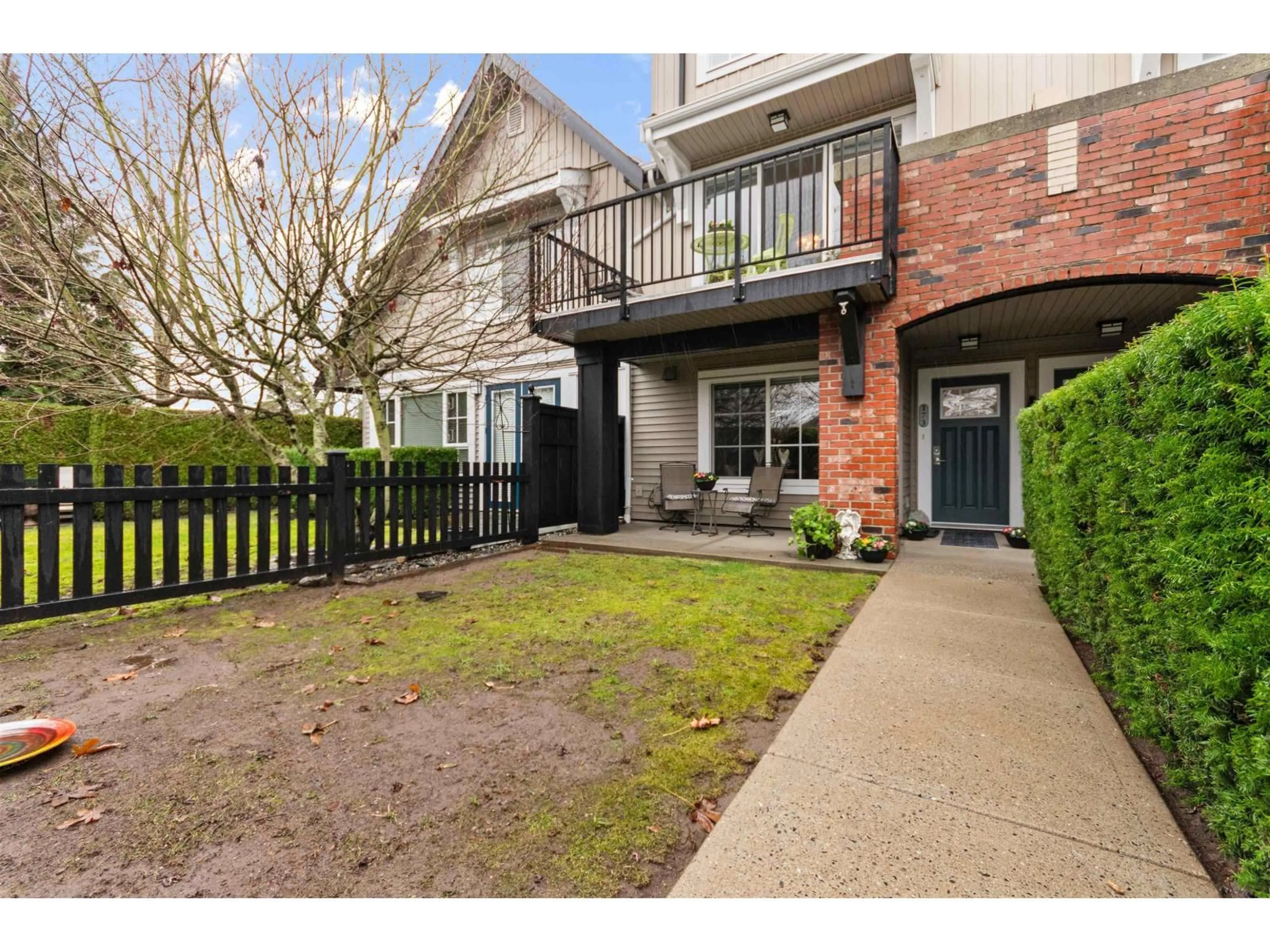 Patio, street for 173 - 2450 161 A STREET, Surrey British Columbia V3Z8K4