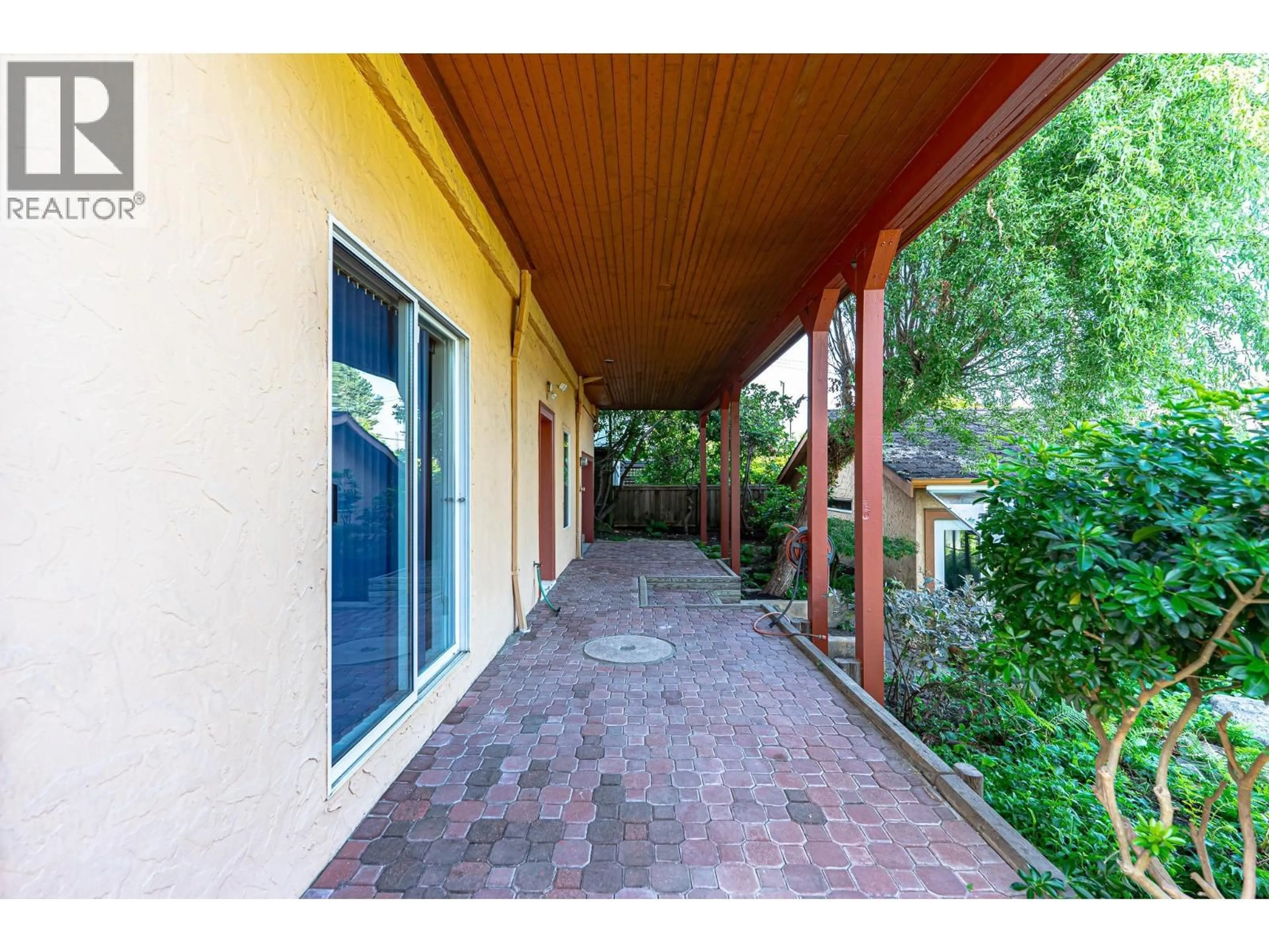 Indoor foyer for 4327 LOCARNO CRESCENT, Vancouver British Columbia V6R1G2