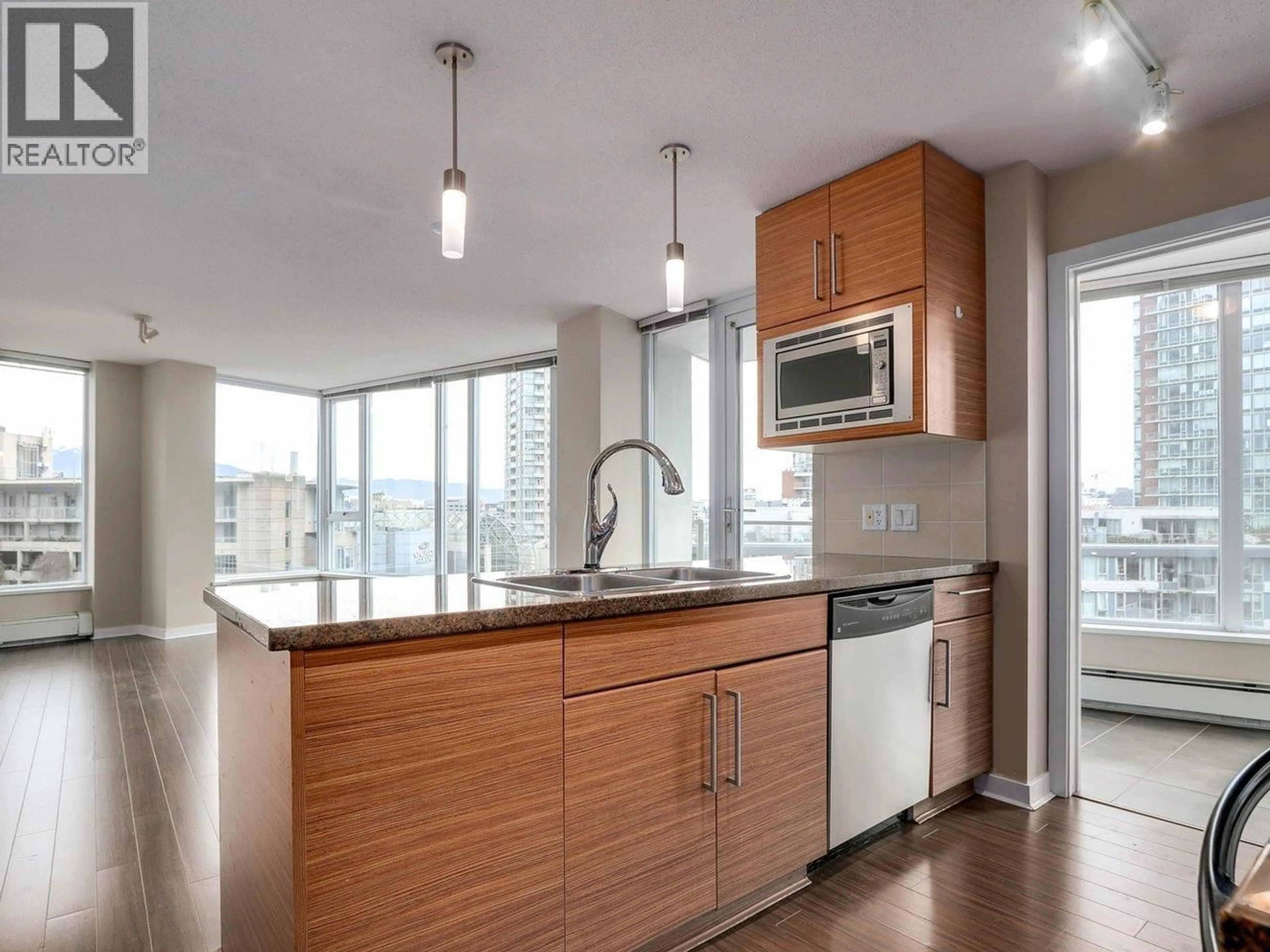 Open concept kitchen, wood/laminate floor for 1006 - 188 KEEFER PLACE, Vancouver British Columbia V6B0J1