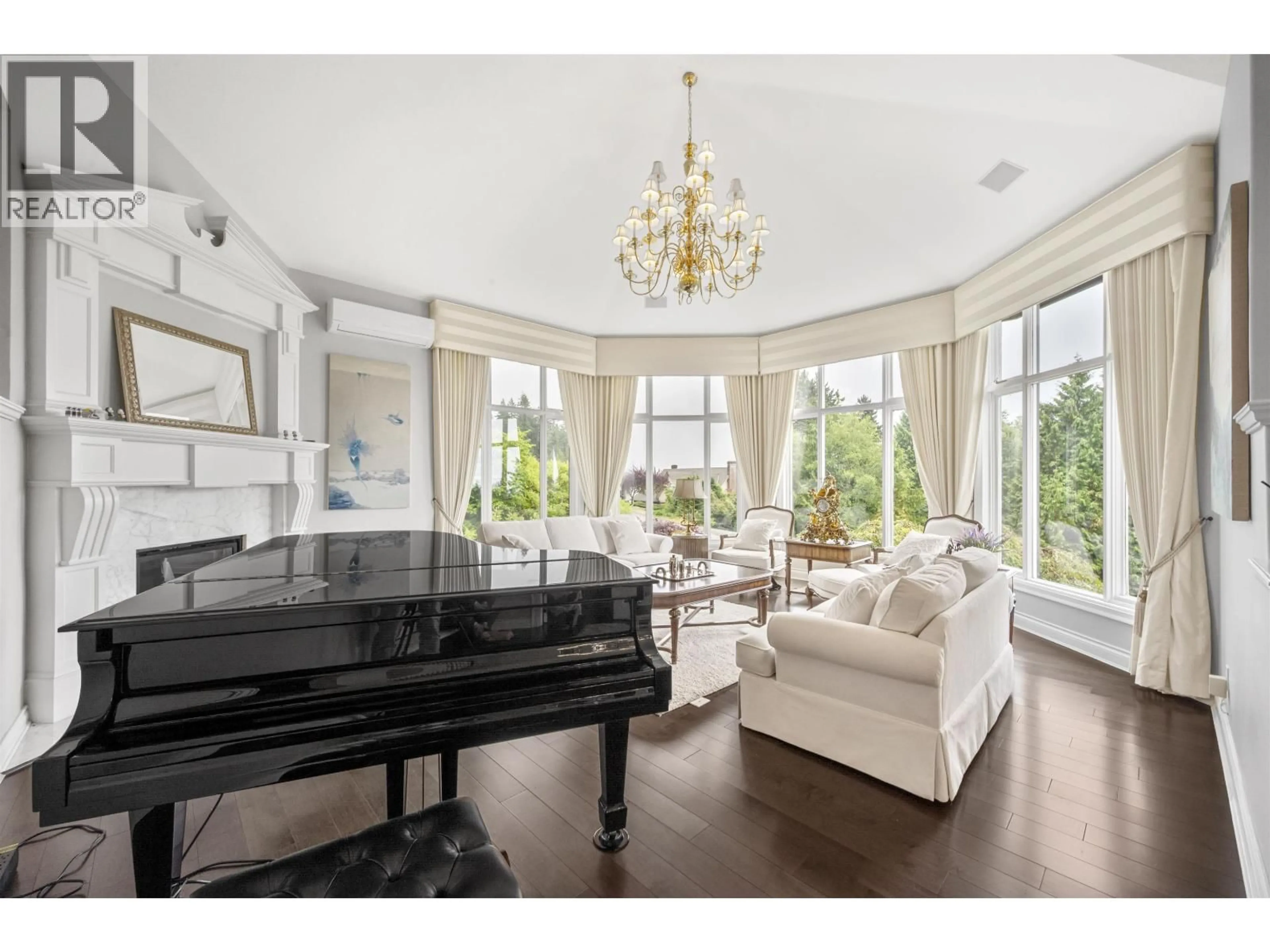 Living room with furniture, unknown for 2327 WESTHILL DRIVE, West Vancouver British Columbia V7S2Z2