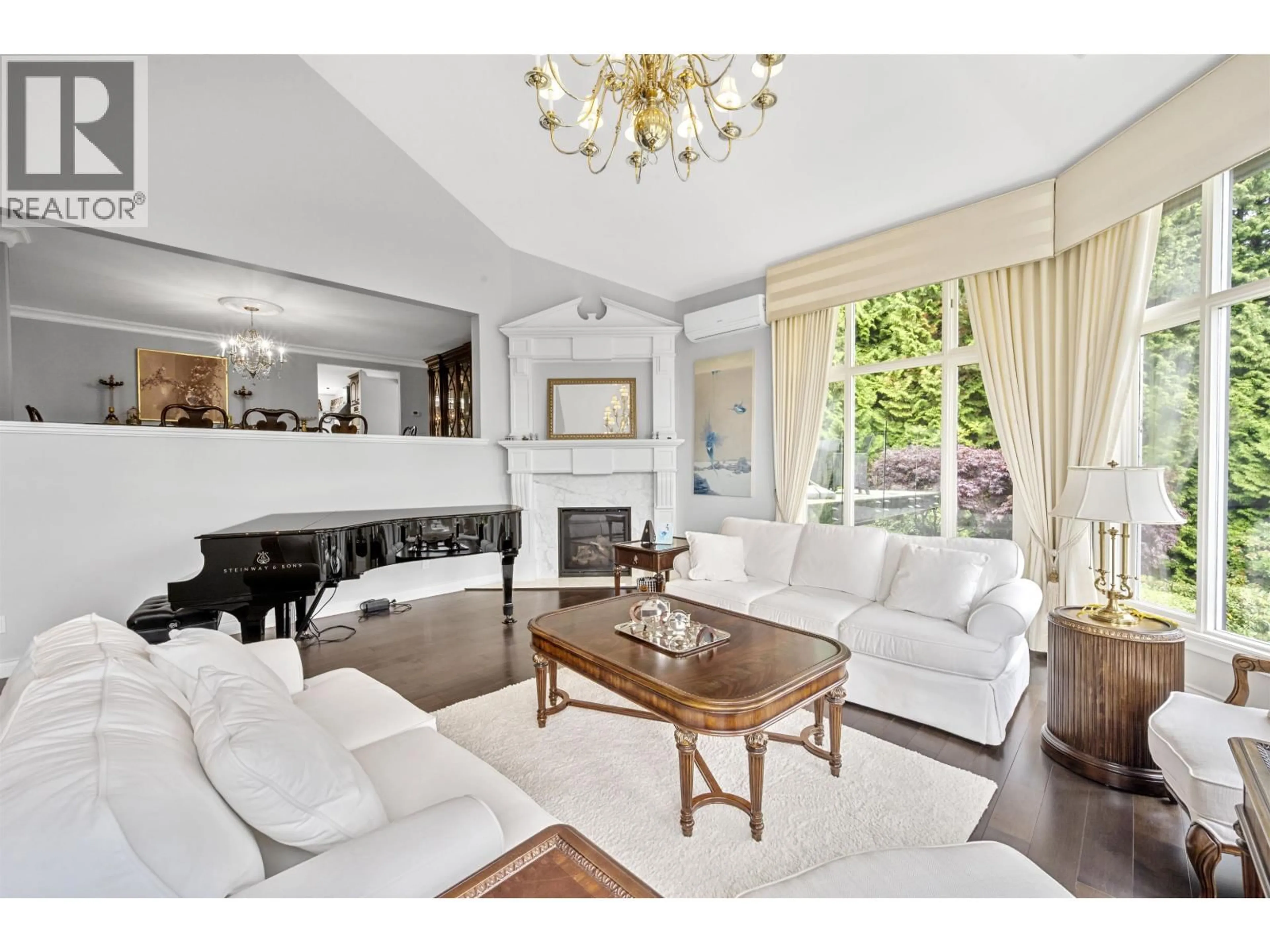 Living room with furniture, unknown for 2327 WESTHILL DRIVE, West Vancouver British Columbia V7S2Z2