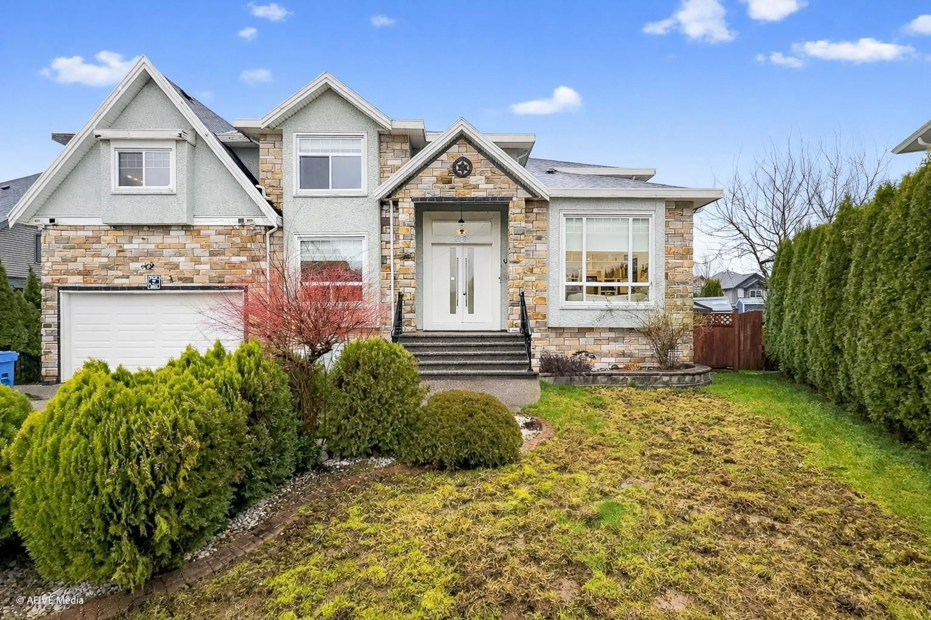 Home with vinyl exterior material, street for 2964 BERGMAN STREET, Abbotsford British Columbia V4X1H3