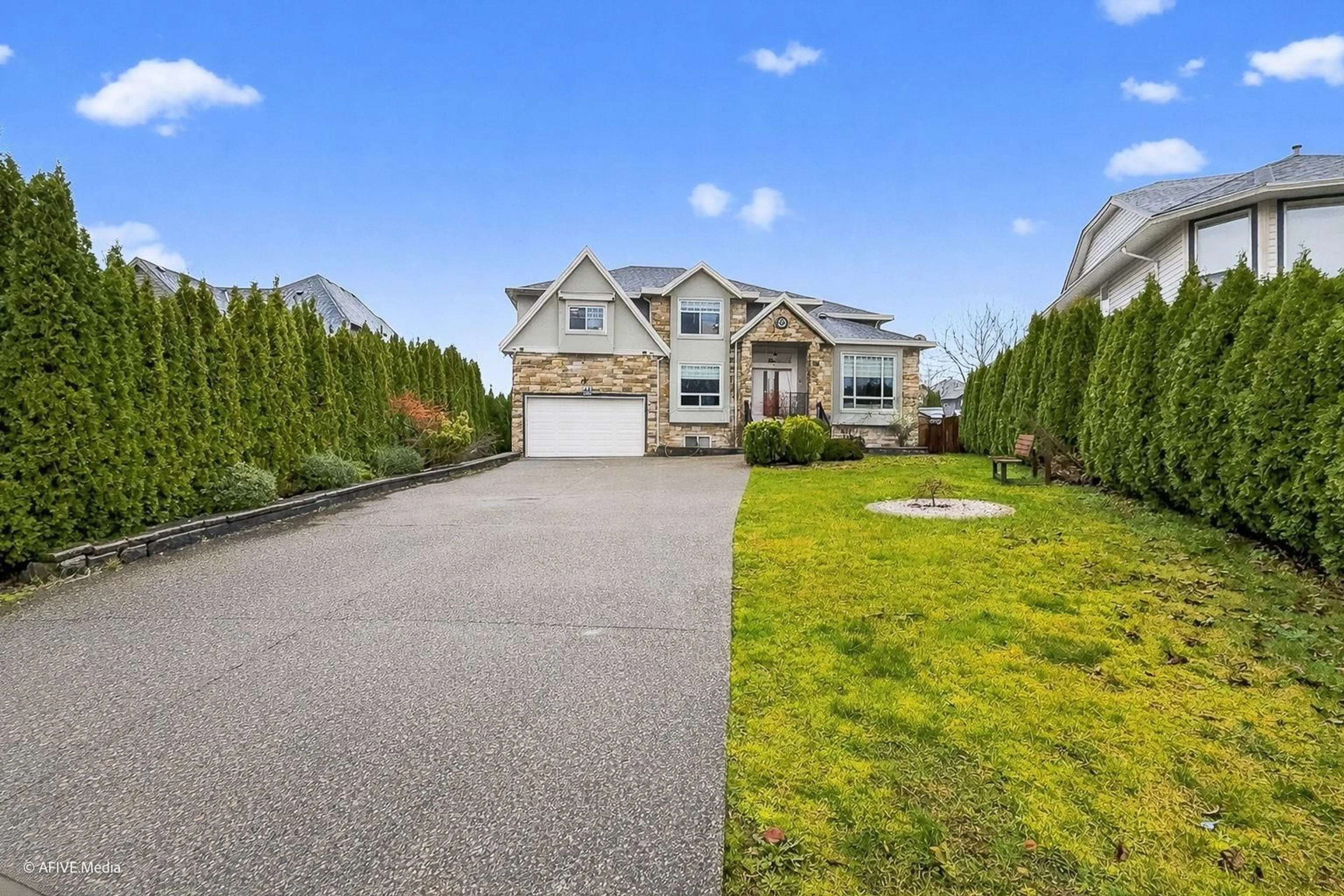 Home with vinyl exterior material, street for 2964 BERGMAN STREET, Abbotsford British Columbia V4X1H3