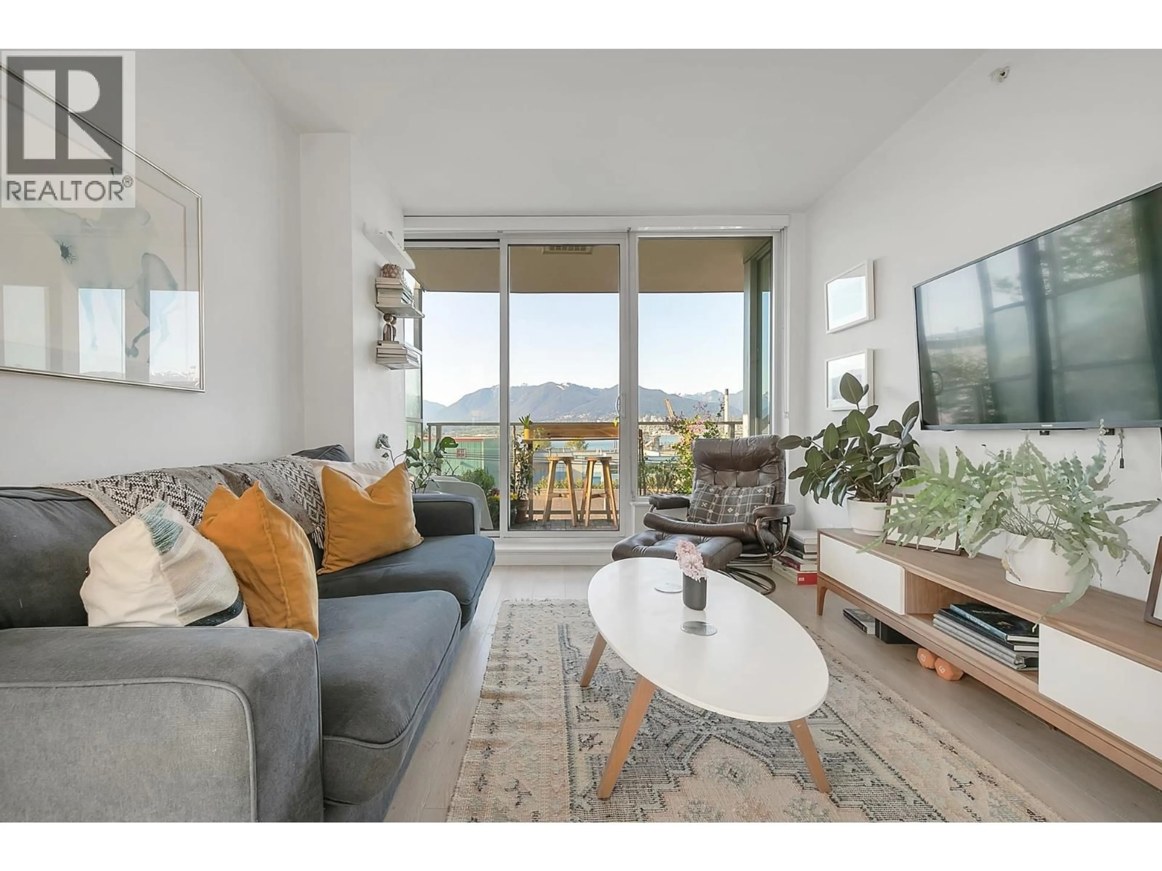 Living room with furniture, unknown for 302 - 933 HASTINGS STREET, Vancouver British Columbia V6A0G6