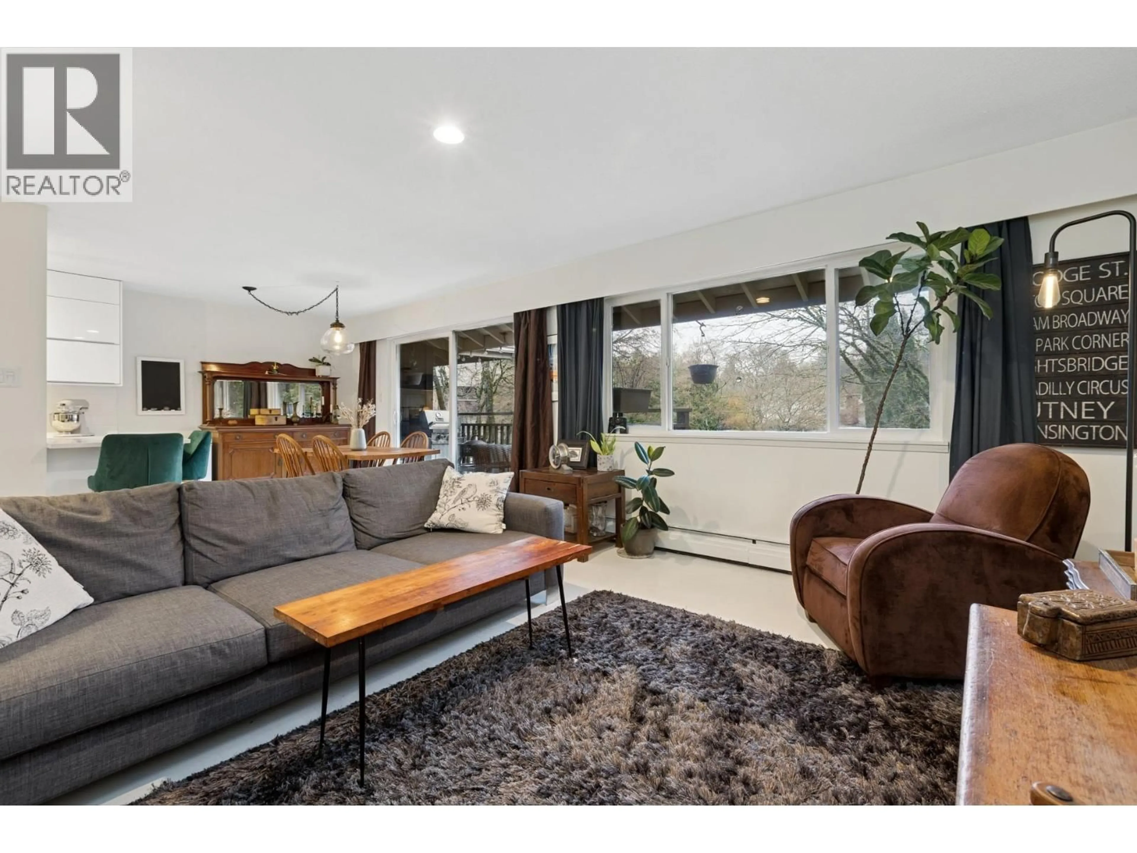 Living room with furniture, unknown for 402 - 555 28TH STREET, North Vancouver British Columbia V7N2J7