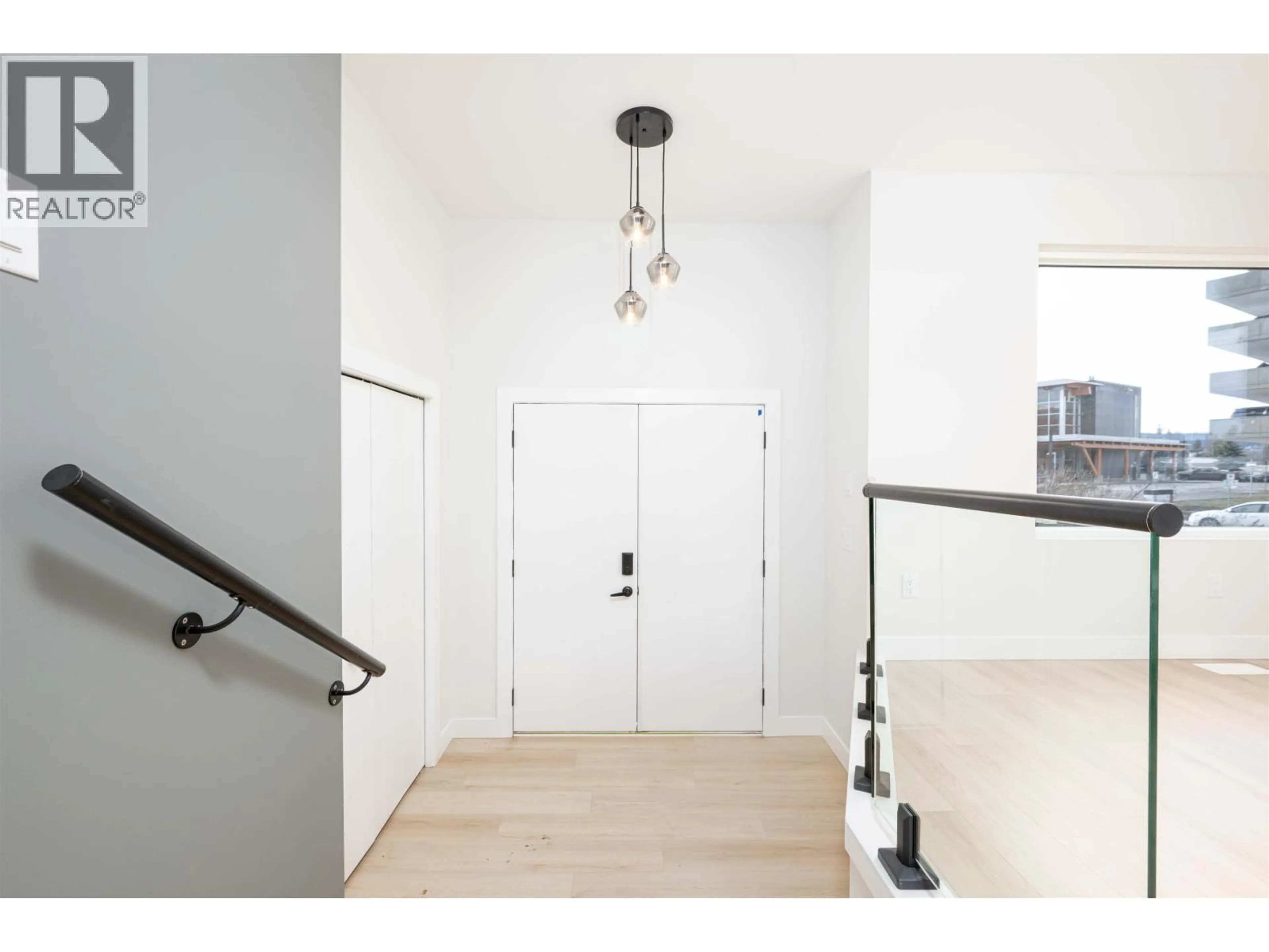 Indoor entryway for 1988 12TH AVENUE, Prince George British Columbia V2M1P9