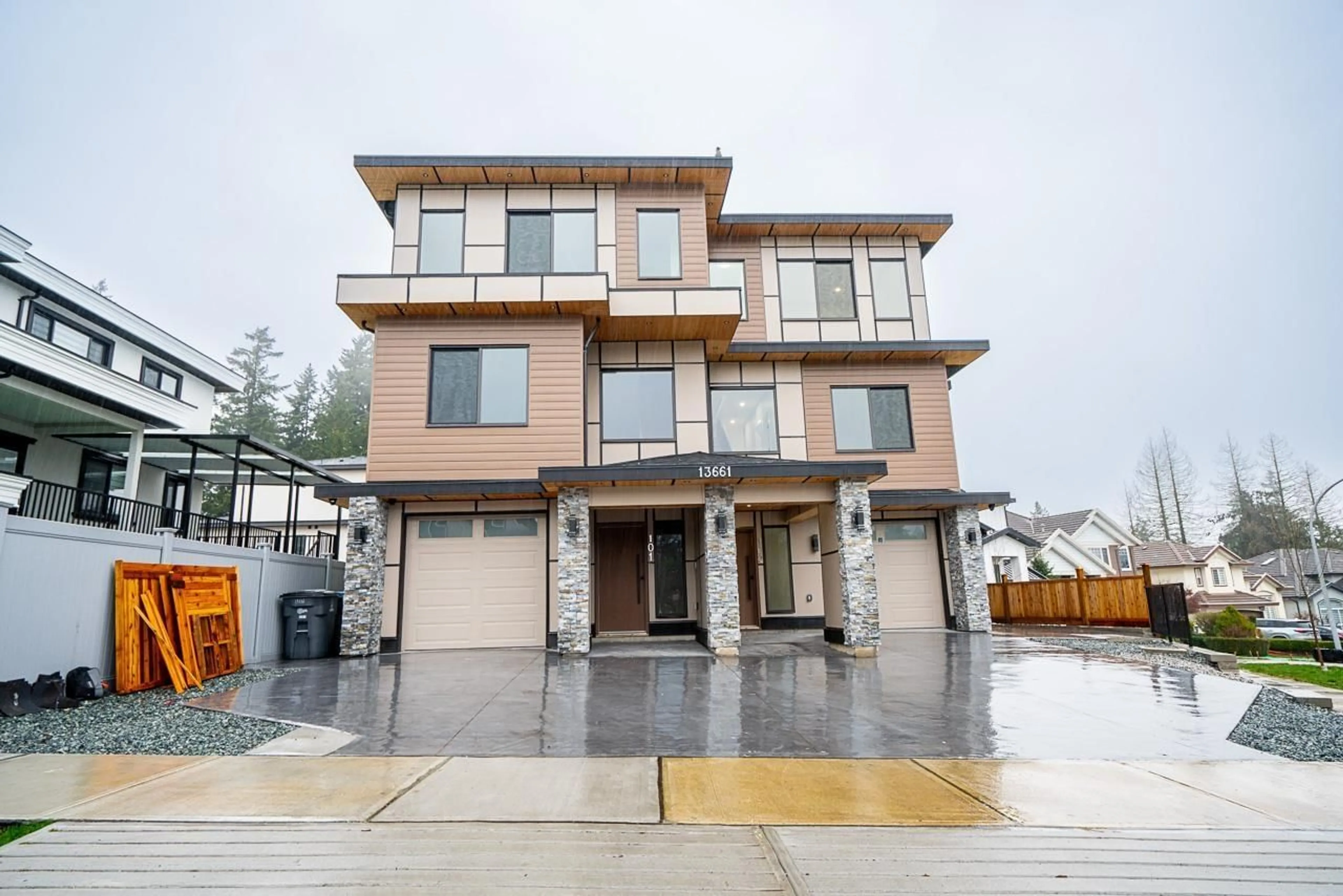 Home with brick exterior material, unknown for 102 - 13661 59 AVENUE, Surrey British Columbia V3X3K8