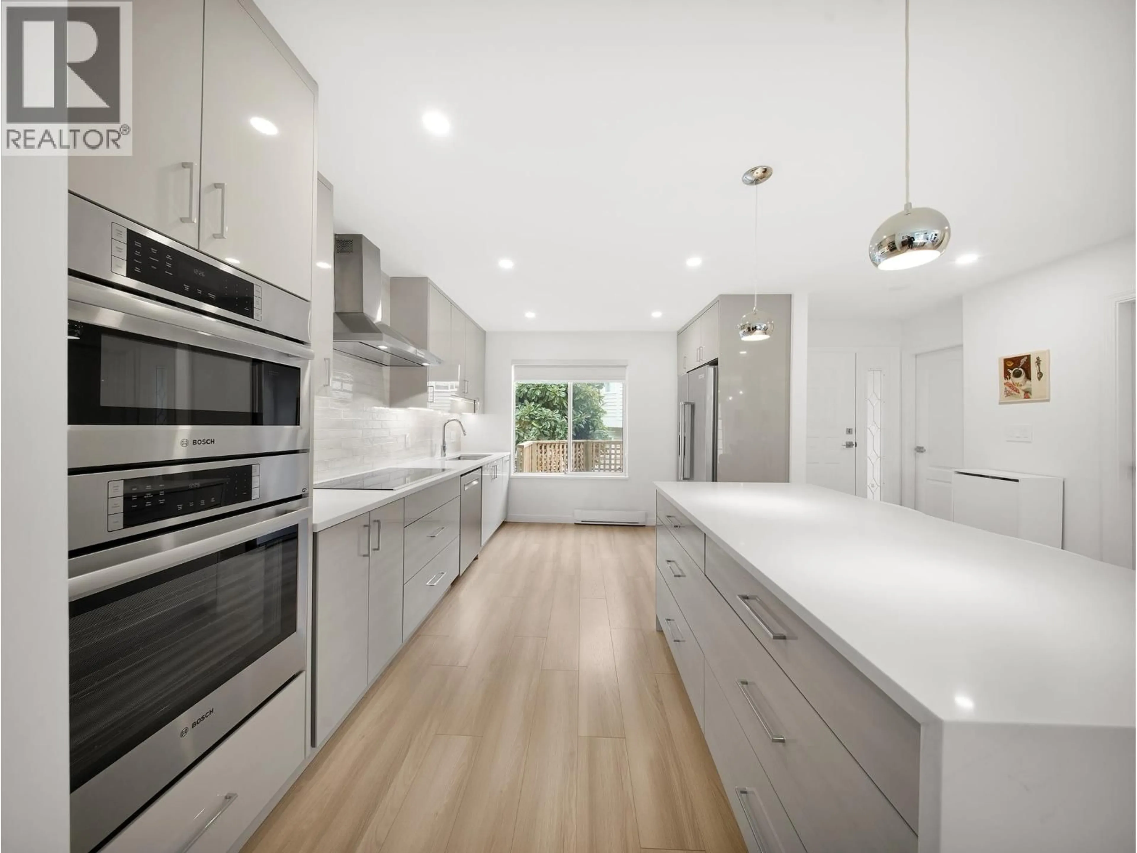 Contemporary kitchen, unknown for 16 - 838 TOBRUCK AVENUE, North Vancouver British Columbia V7P1V9