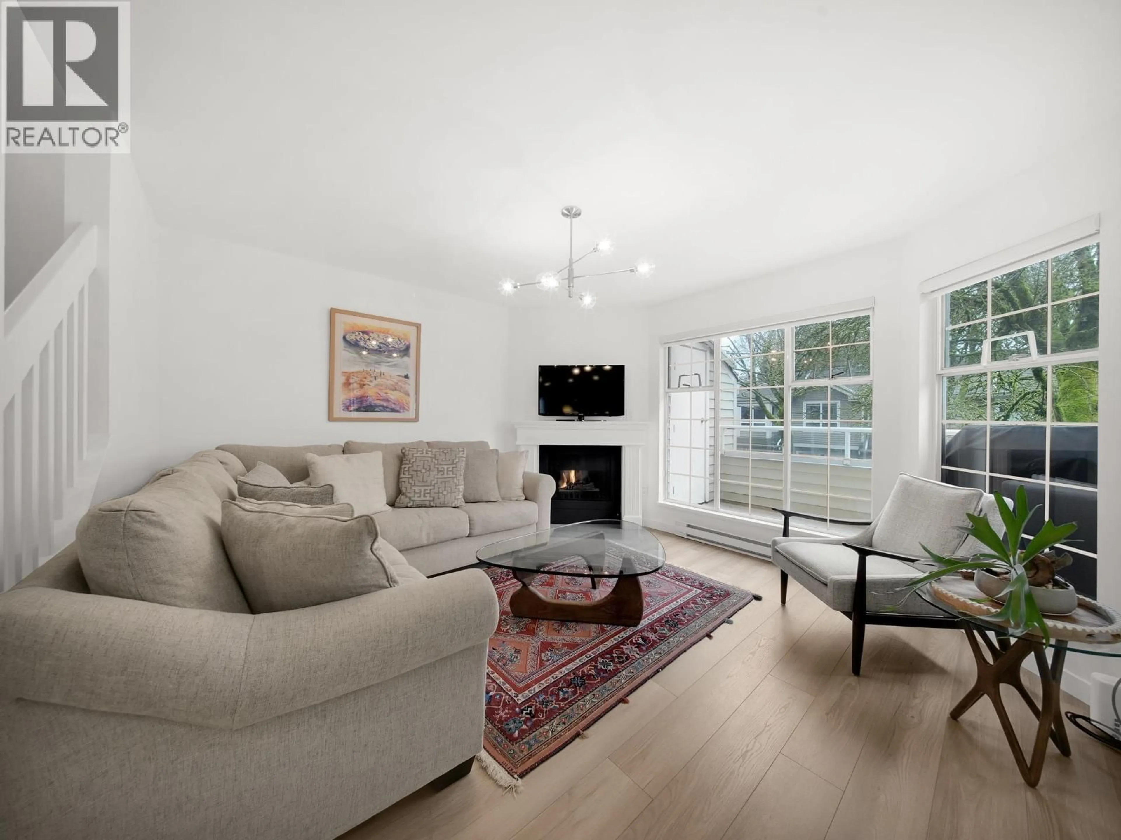 Living room with furniture, unknown for 16 - 838 TOBRUCK AVENUE, North Vancouver British Columbia V7P1V9