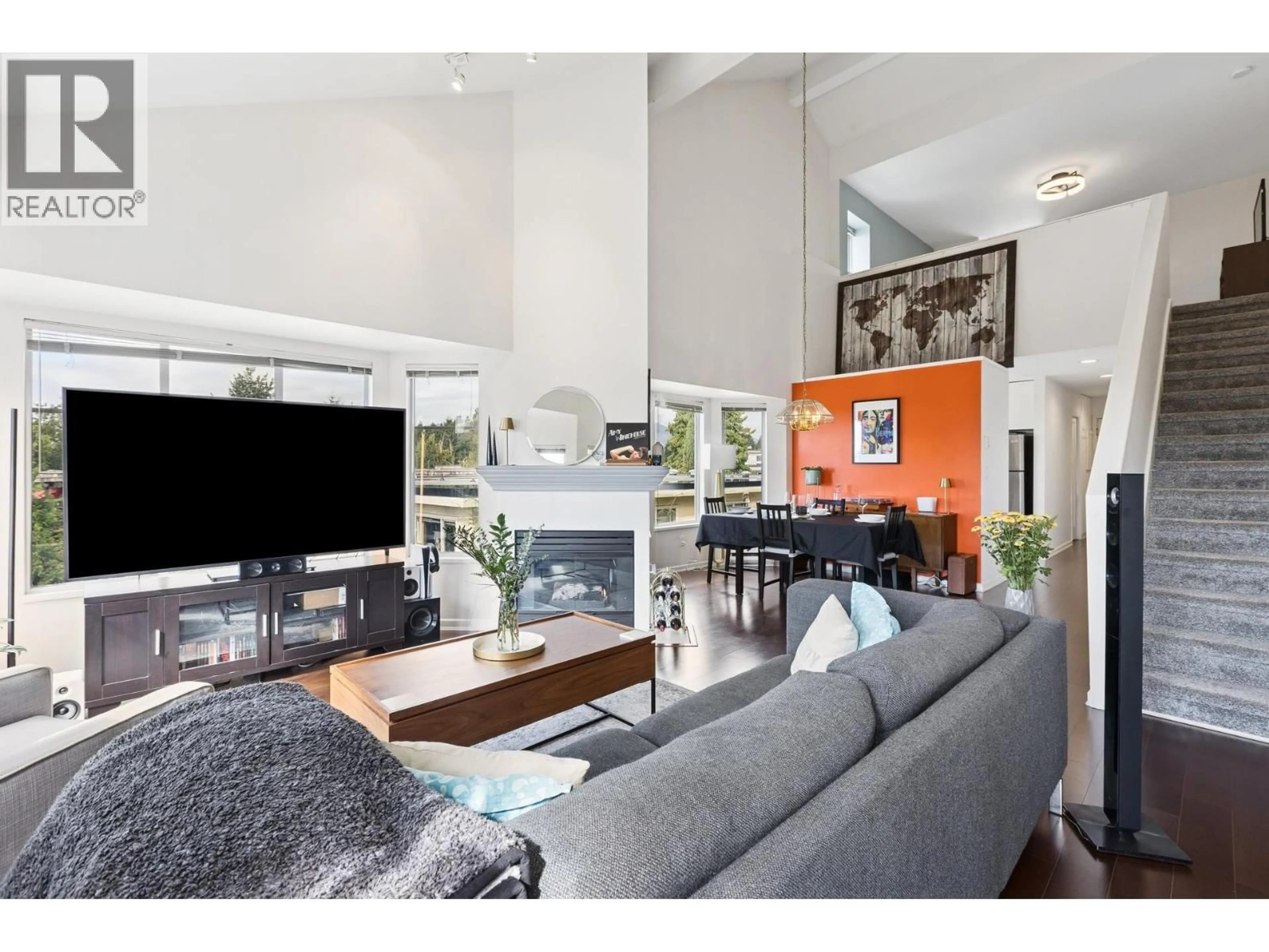 Living room with furniture, unknown for 303 - 131 20TH STREET, North Vancouver British Columbia V7M1Y2