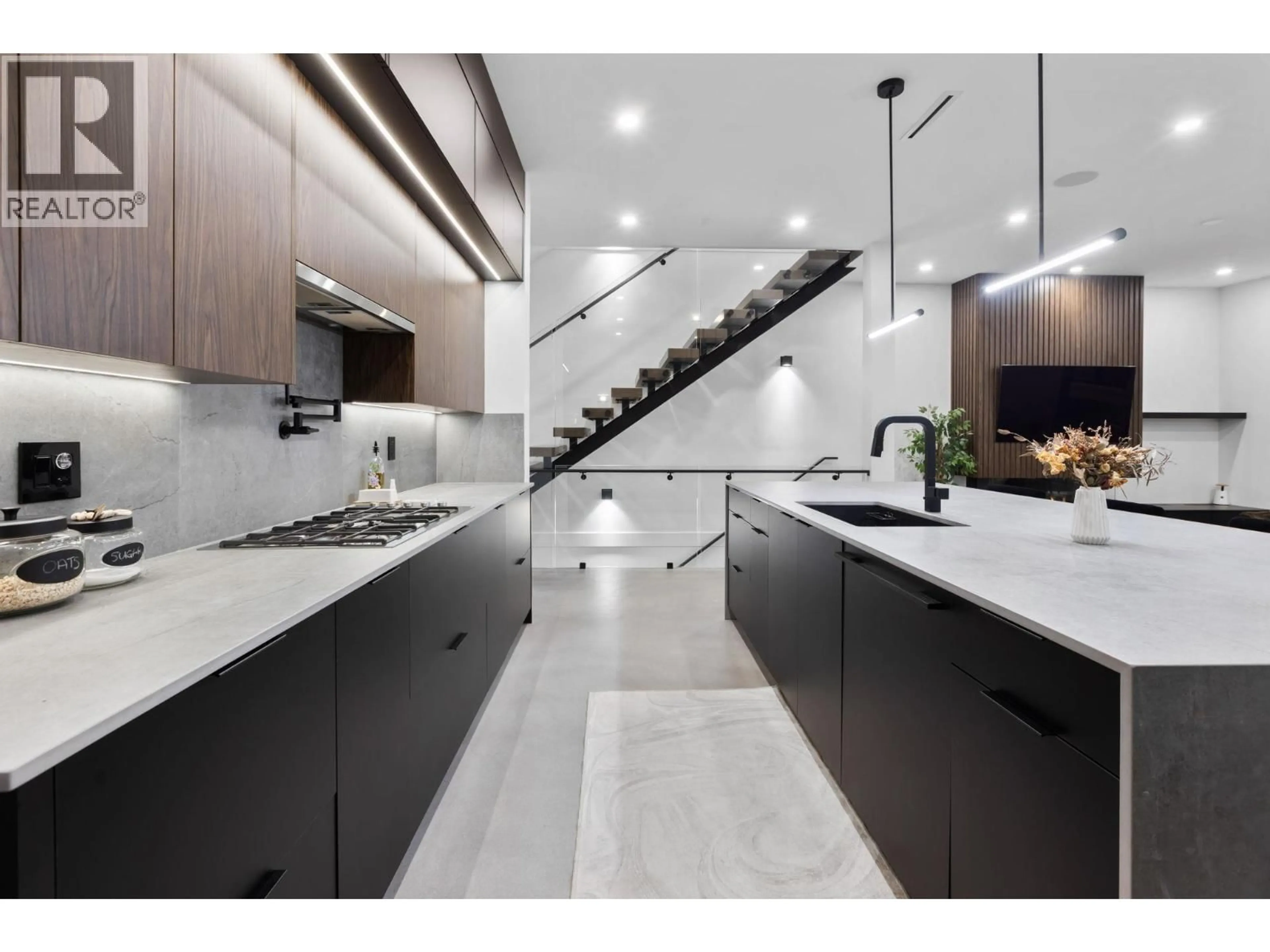 Contemporary kitchen, ceramic/tile floor for 990 SEAFORTH WAY, Port Moody British Columbia V3H1P3