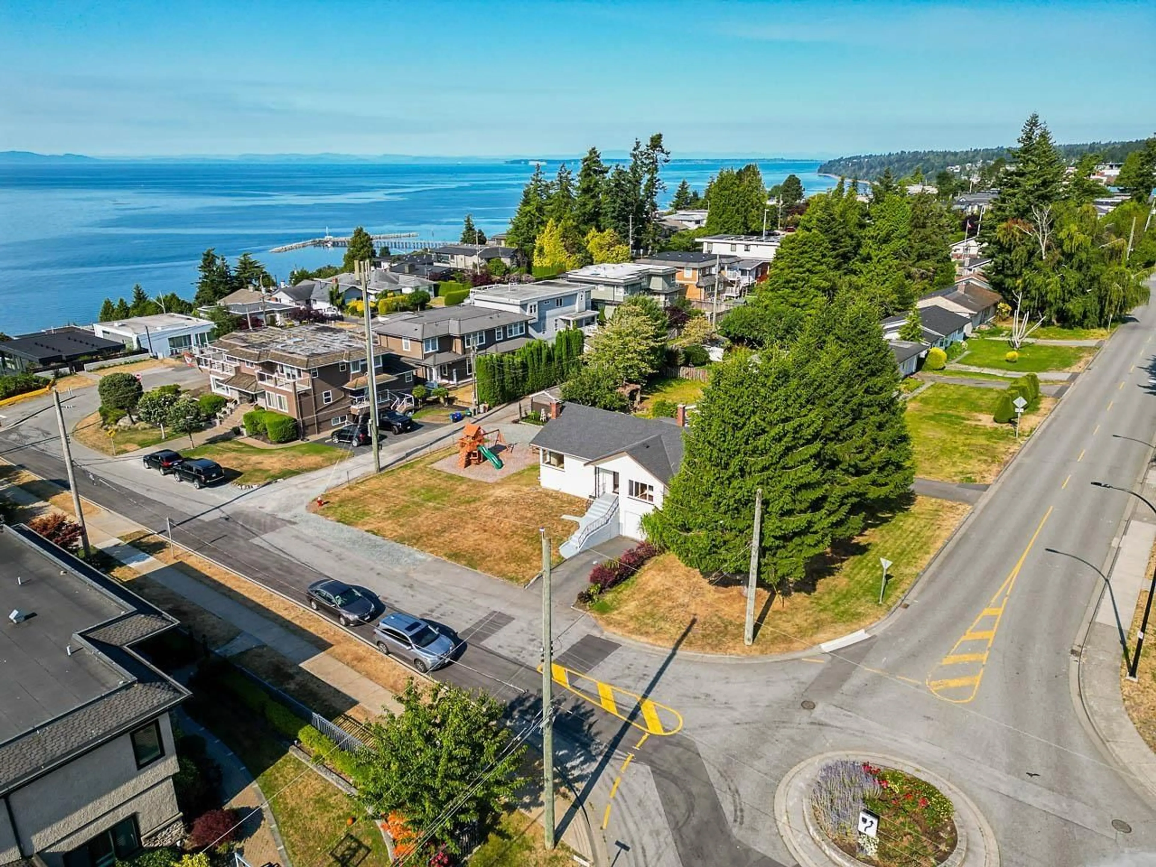 A pic from outside/outdoor area/front of a property/back of a property/a pic from drone, unknown for 1033 CYPRESS STREET, White Rock British Columbia V4B4H1