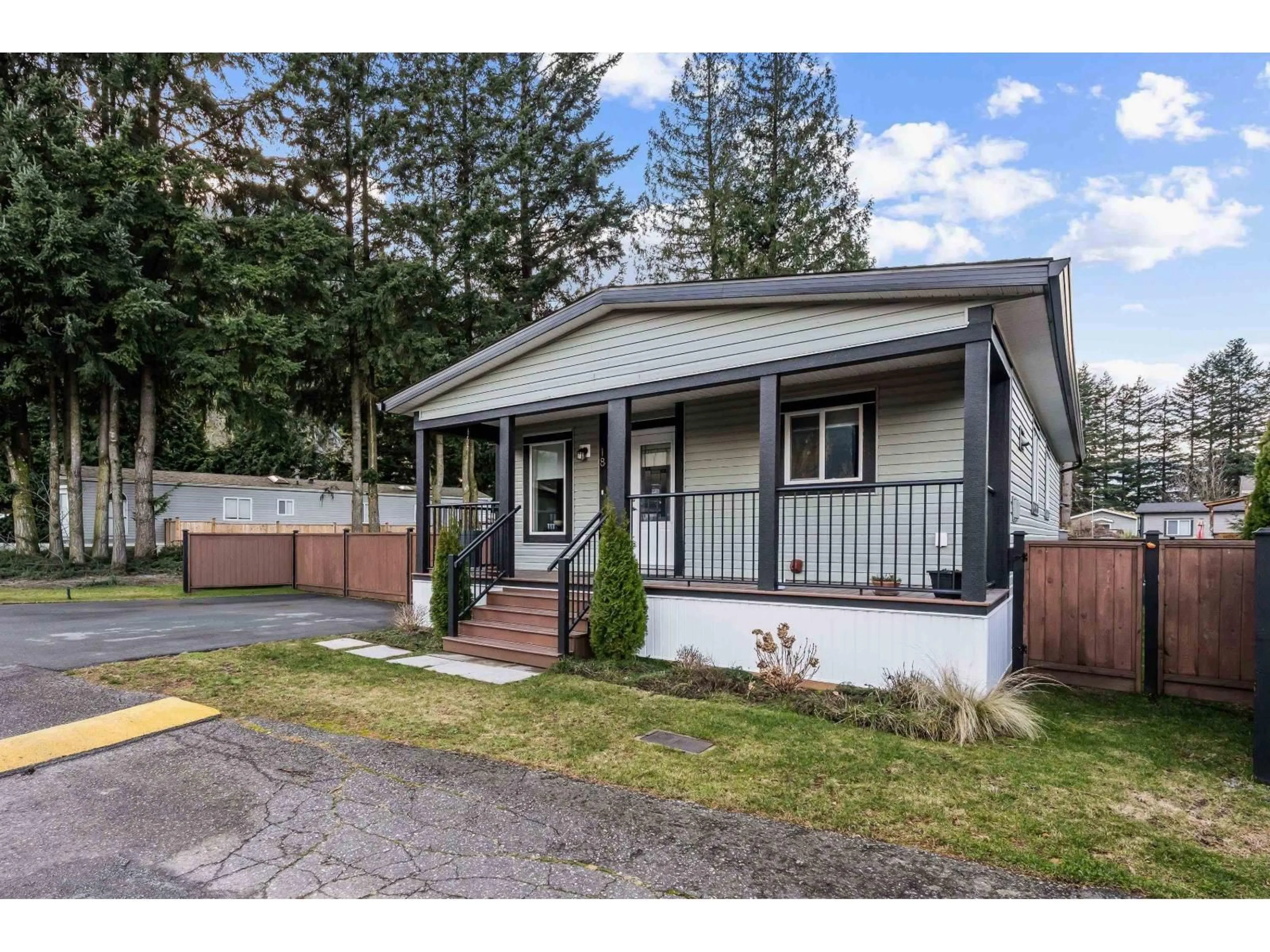 Home with vinyl exterior material, street for 18 - 63071 FLOOD HOPE ROAD, Hope British Columbia V0X1L2