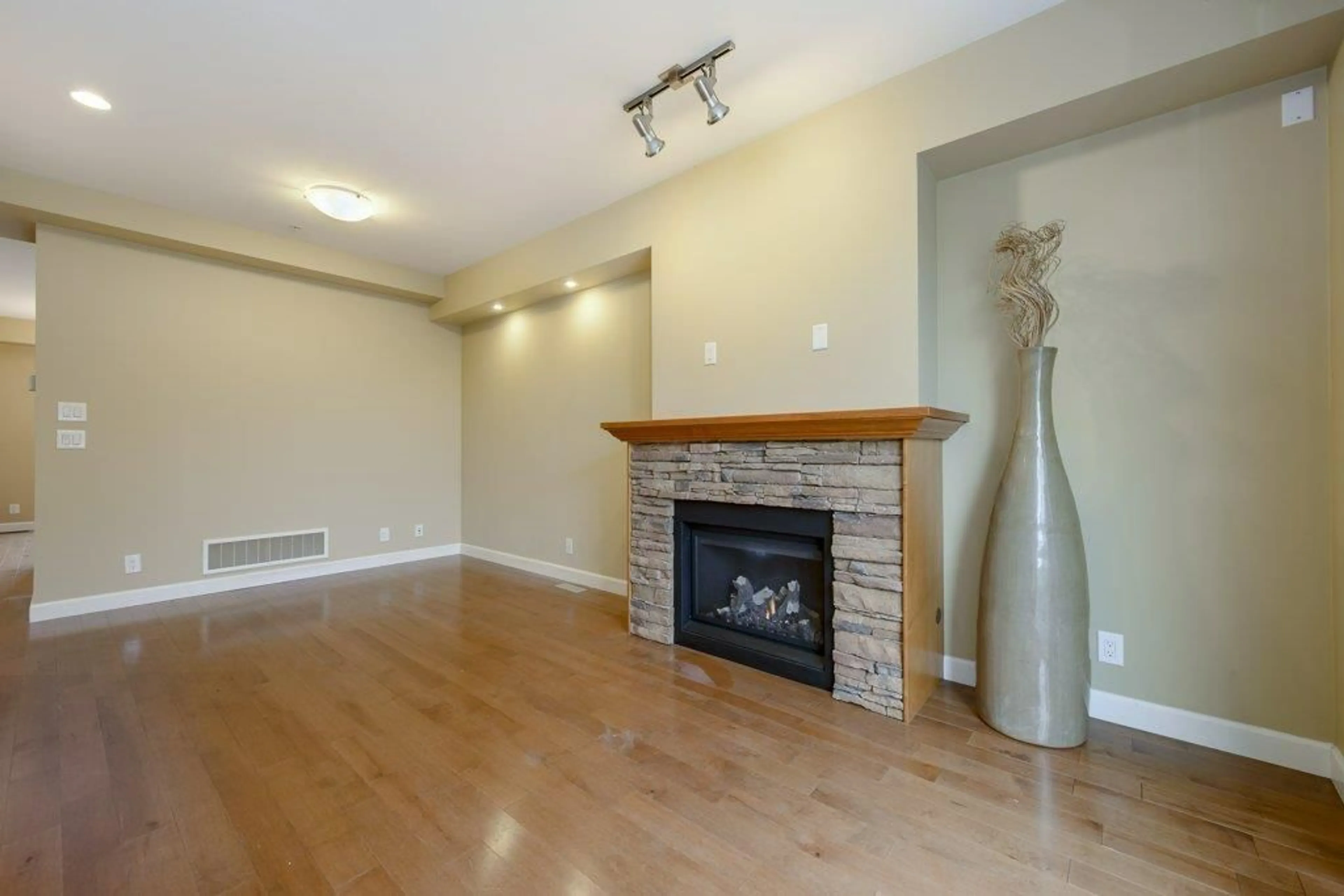 Living room with furniture, wood/laminate floor for 38 - 20738 84 AVENUE, Langley British Columbia V2Y0J6