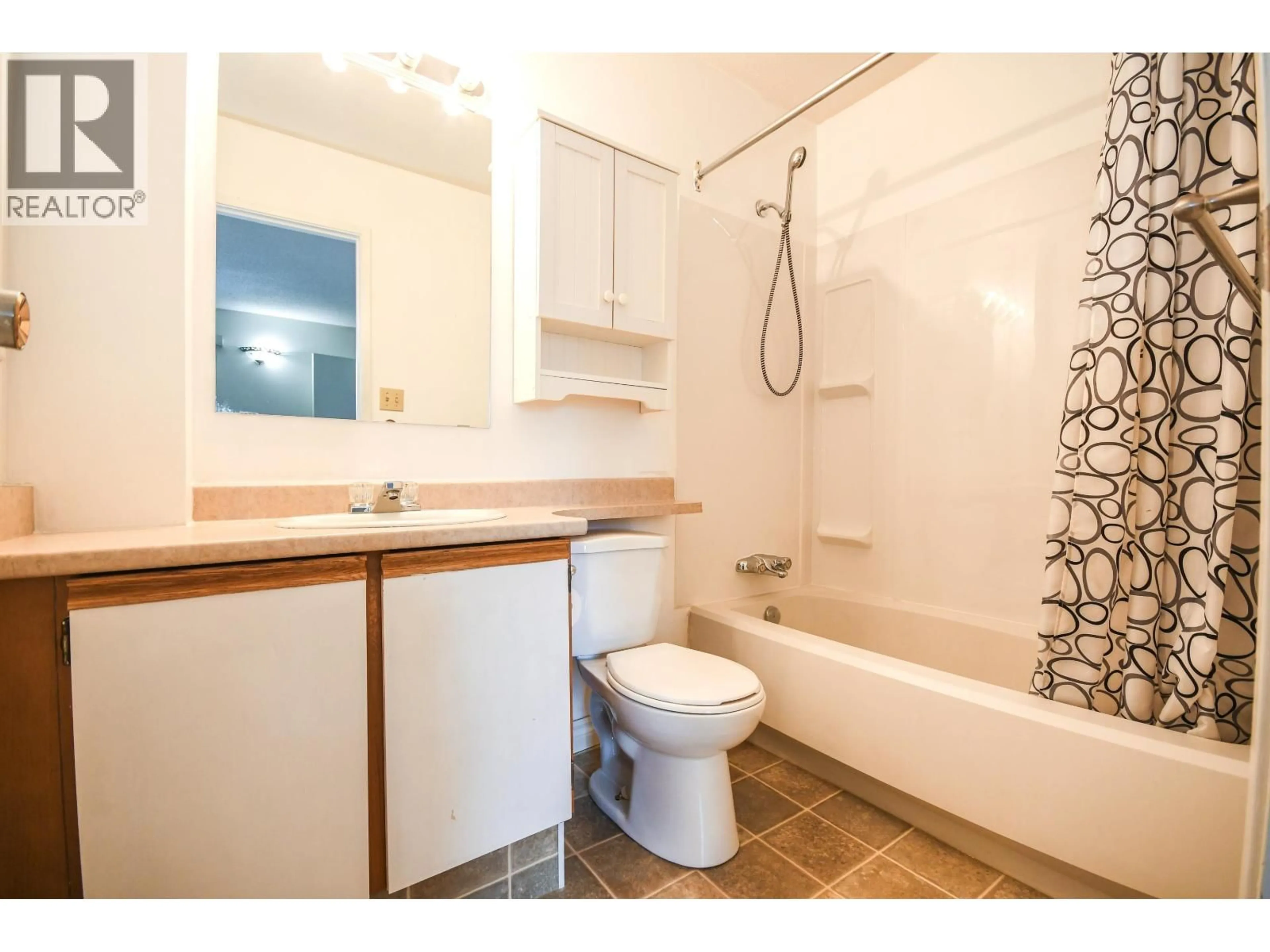 Standard bathroom, unknown for 123 - 3033 OSPIKA BOULEVARD, Prince George British Columbia V2N4L5