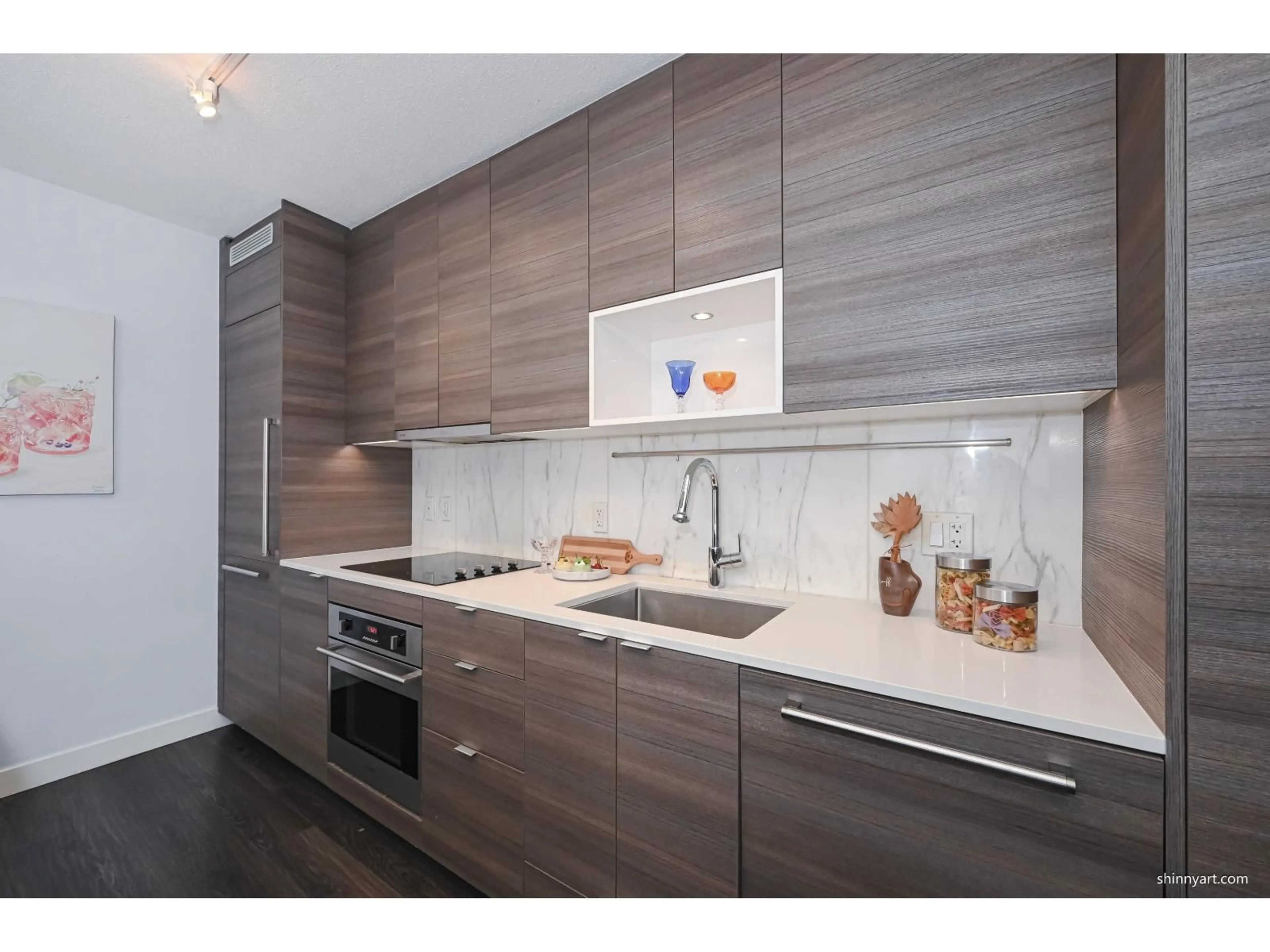 Standard kitchen, wood/laminate floor for 1507 - 13398 104 AVENUE, Surrey British Columbia V3T1V6