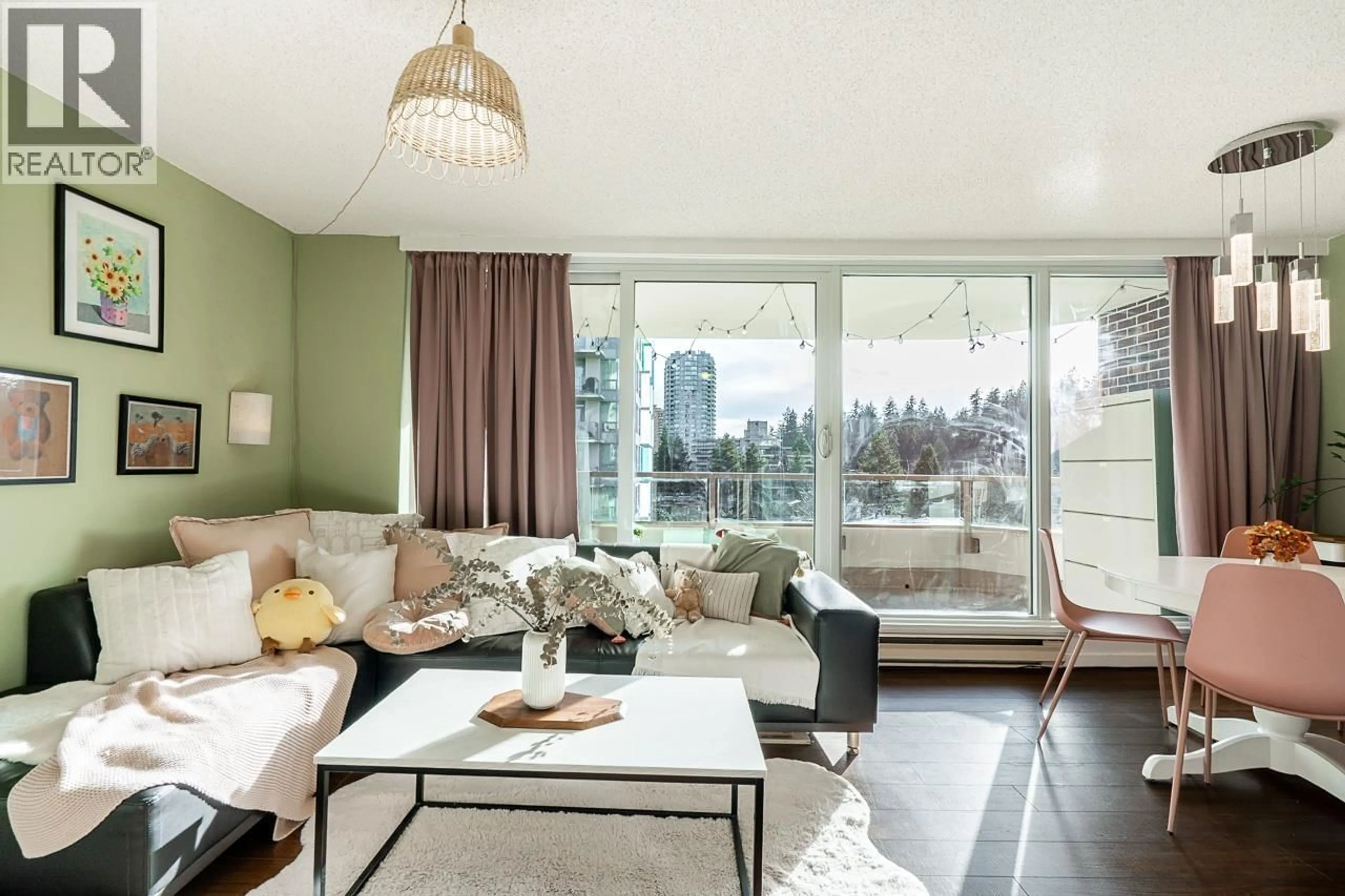 Living room with furniture, unknown for 801 - 5790 PATTERSON AVENUE, Burnaby British Columbia V5H4H6