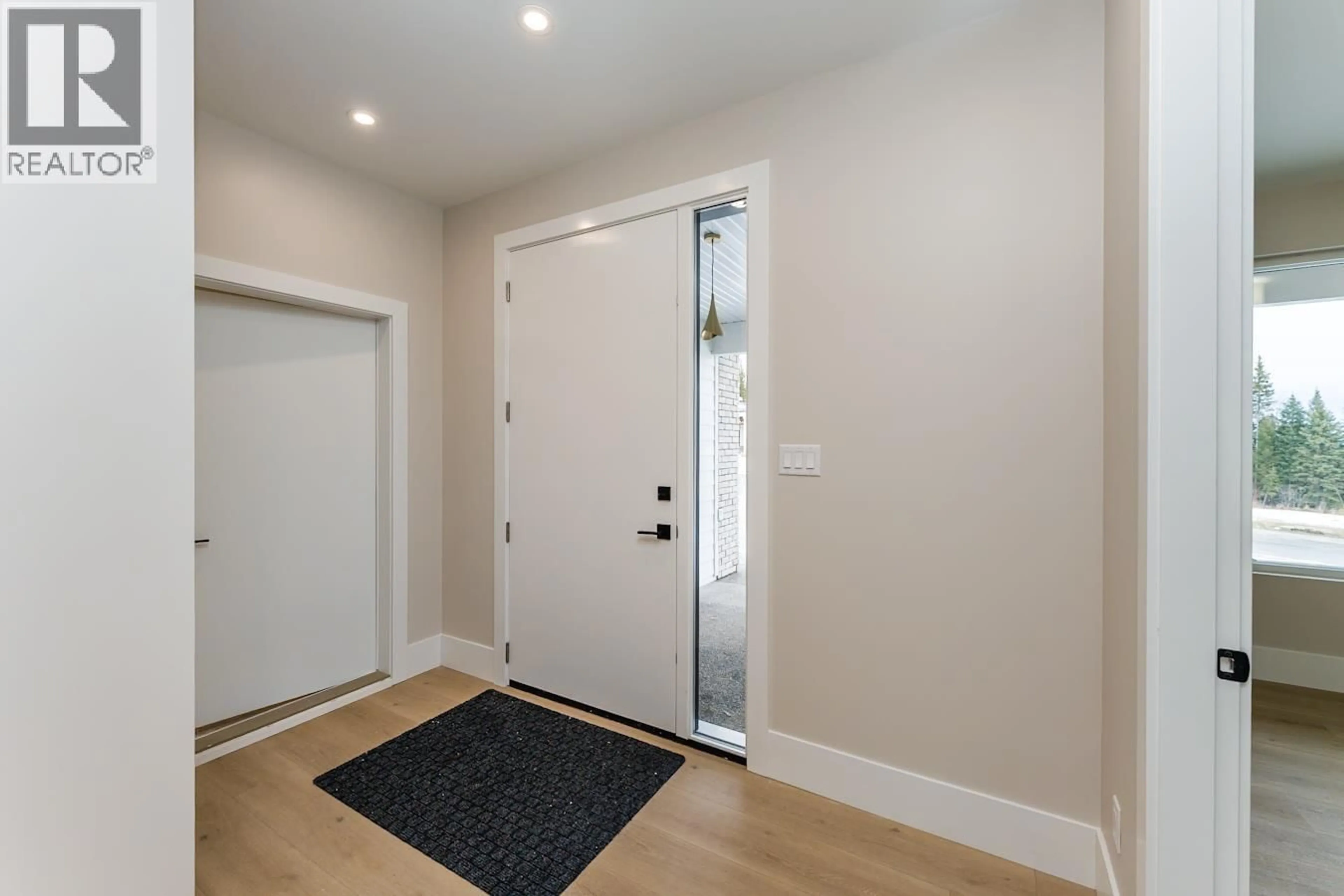 Indoor entryway for 5053 HEADLANDS HEIGHTS, Prince George British Columbia V8J1H1