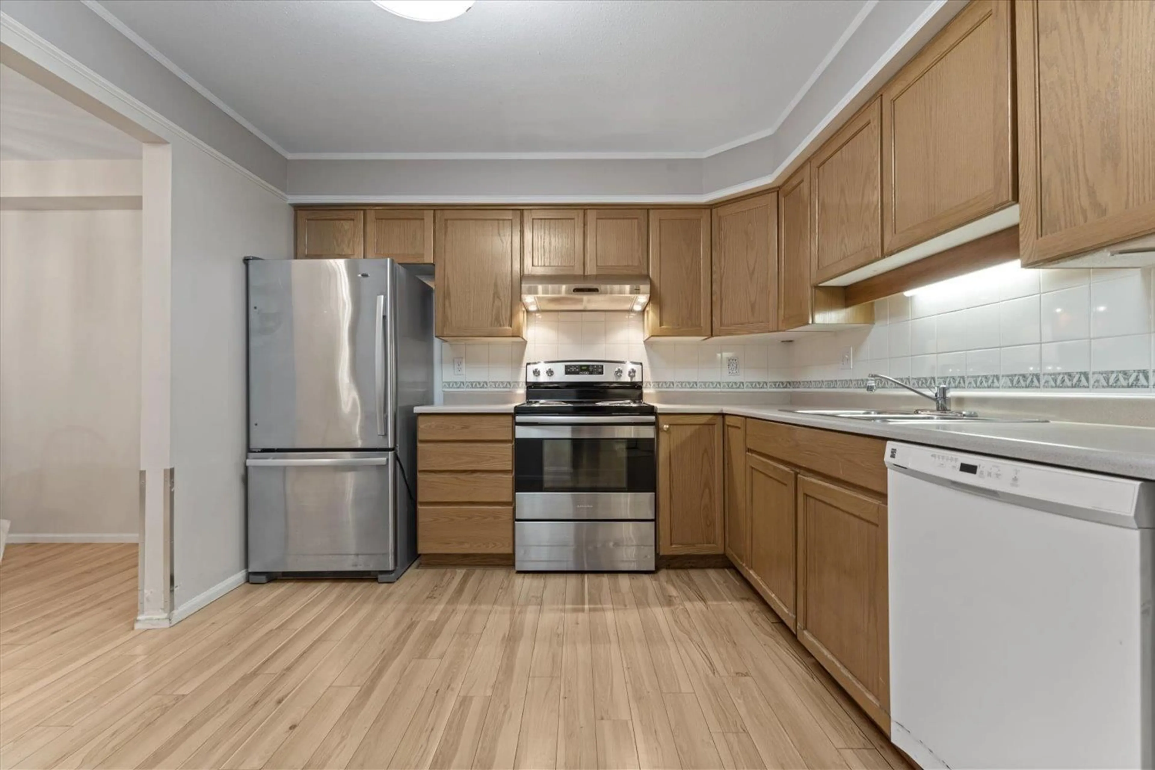 Standard kitchen, wood/laminate floor for 210 - 9186 EDWARD STREET, Chilliwack British Columbia V2P7X6