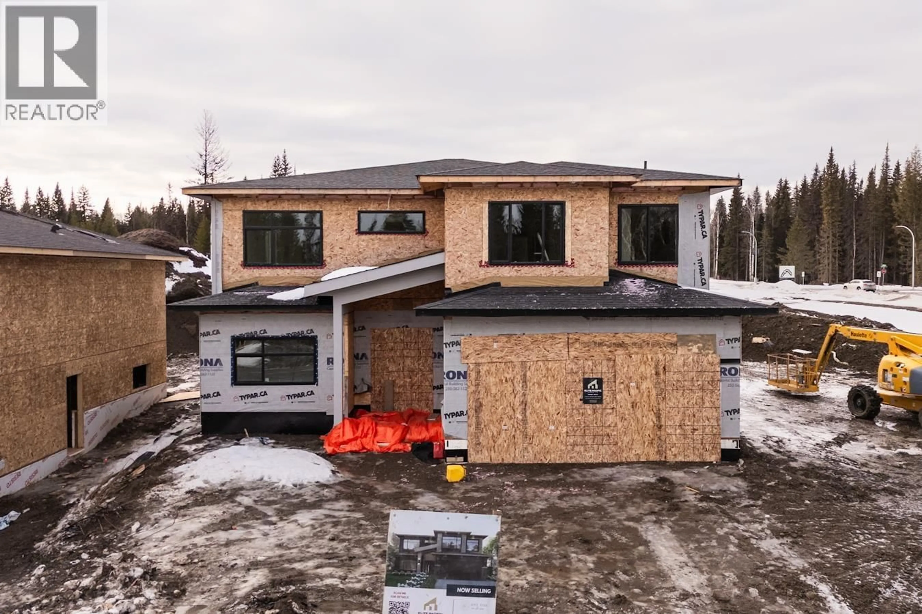 A pic from outside/outdoor area/front of a property/back of a property/a pic from drone, building for 5101 HEADLANDS HEIGHTS, Prince George British Columbia V8J1H1