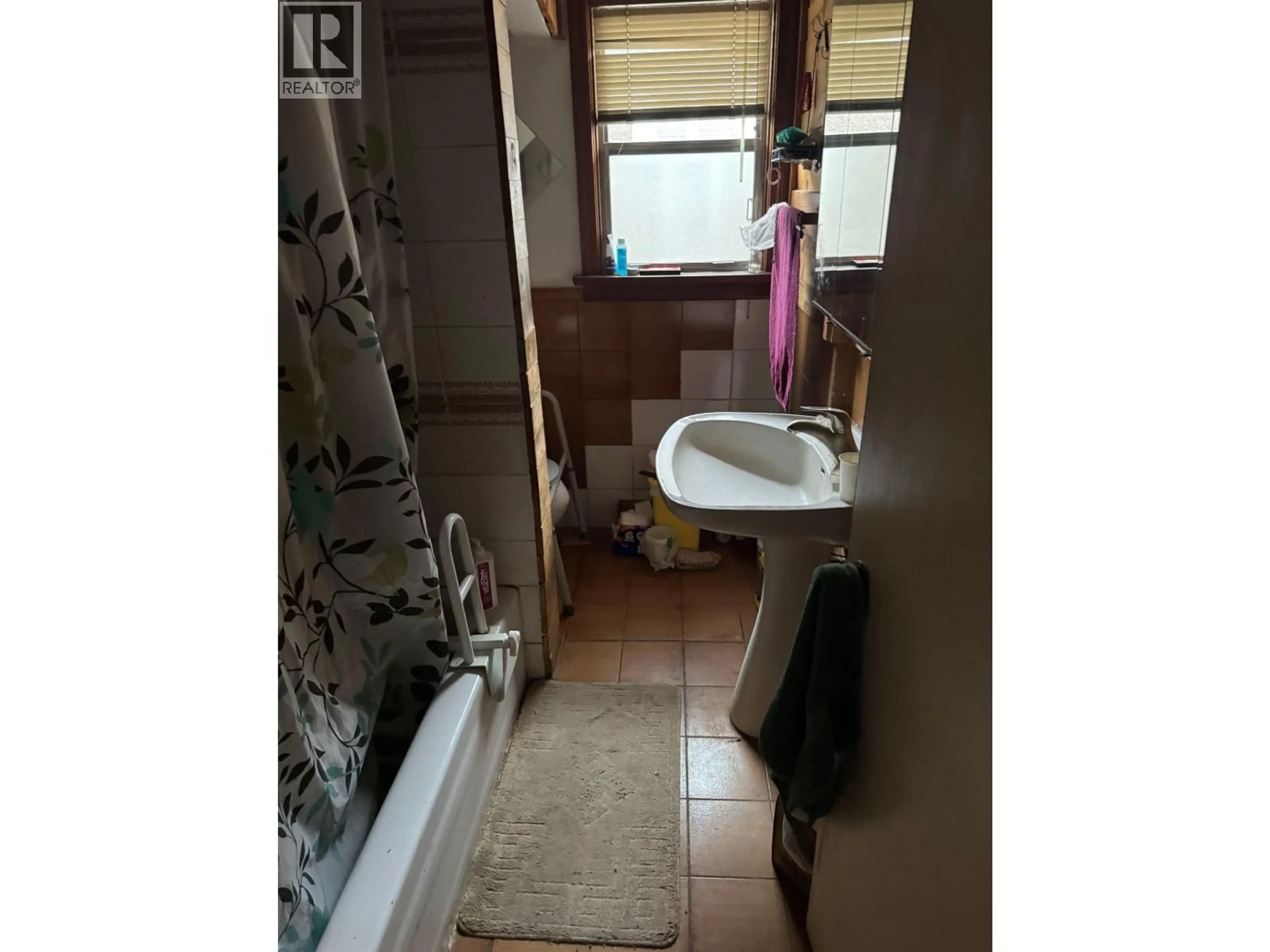 Standard bathroom, unknown for 2566 VENABLES STREET, Vancouver British Columbia V5K2R1