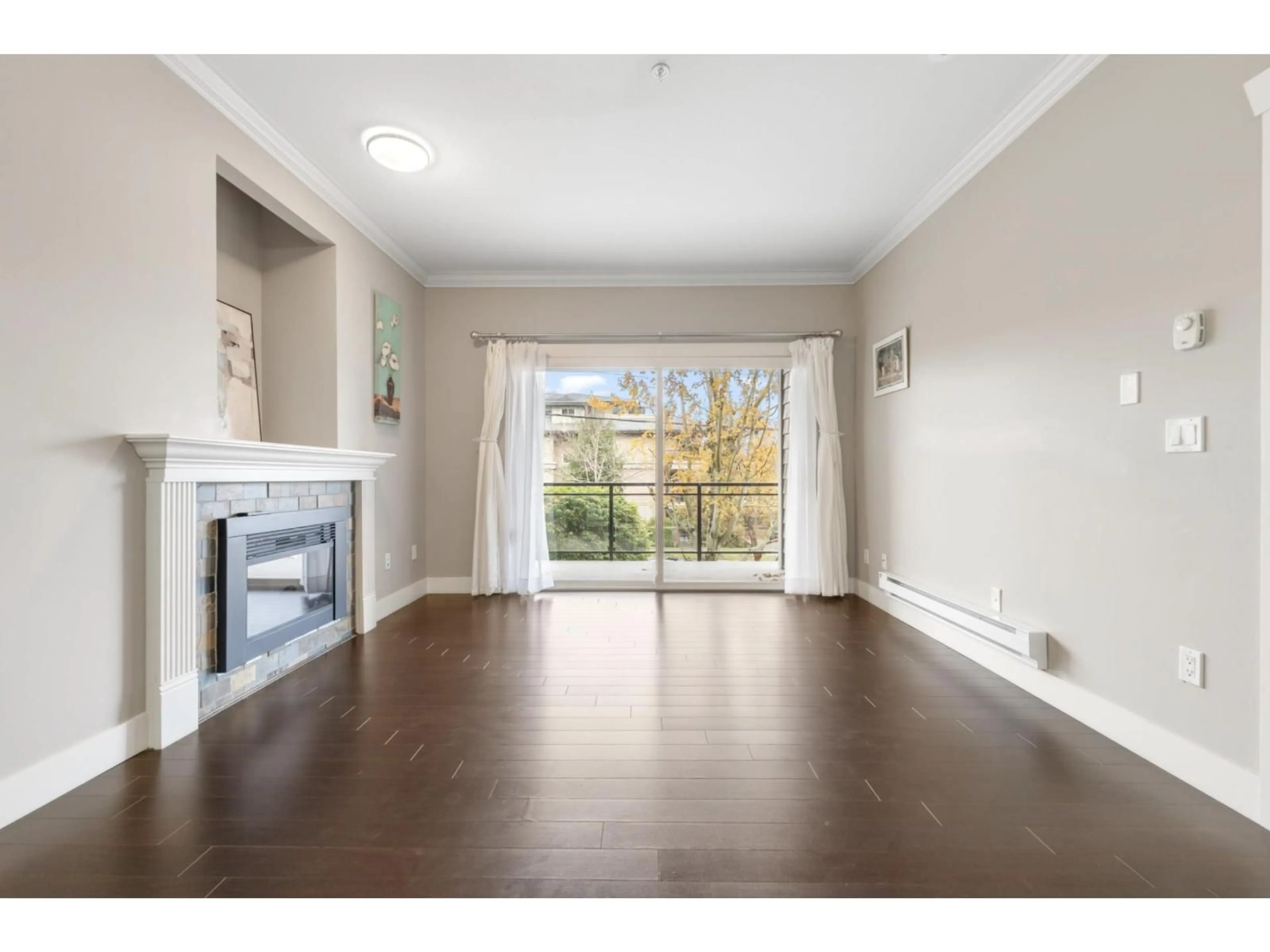 Unknown for 210 - 15368 17A AVENUE, Surrey British Columbia V4A1V3