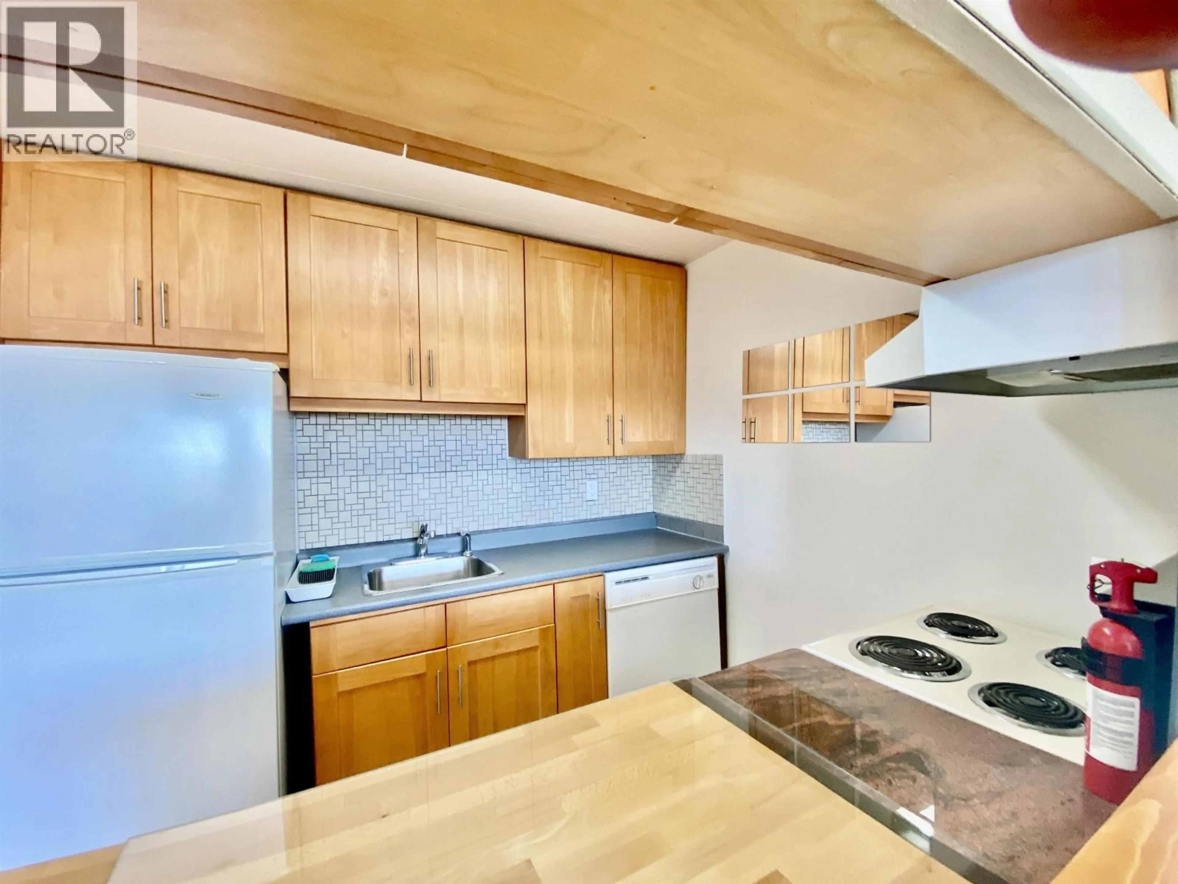 Standard kitchen, unknown for 1408 - 6651 MINORU BOULEVARD, Richmond British Columbia V6Y1Z2