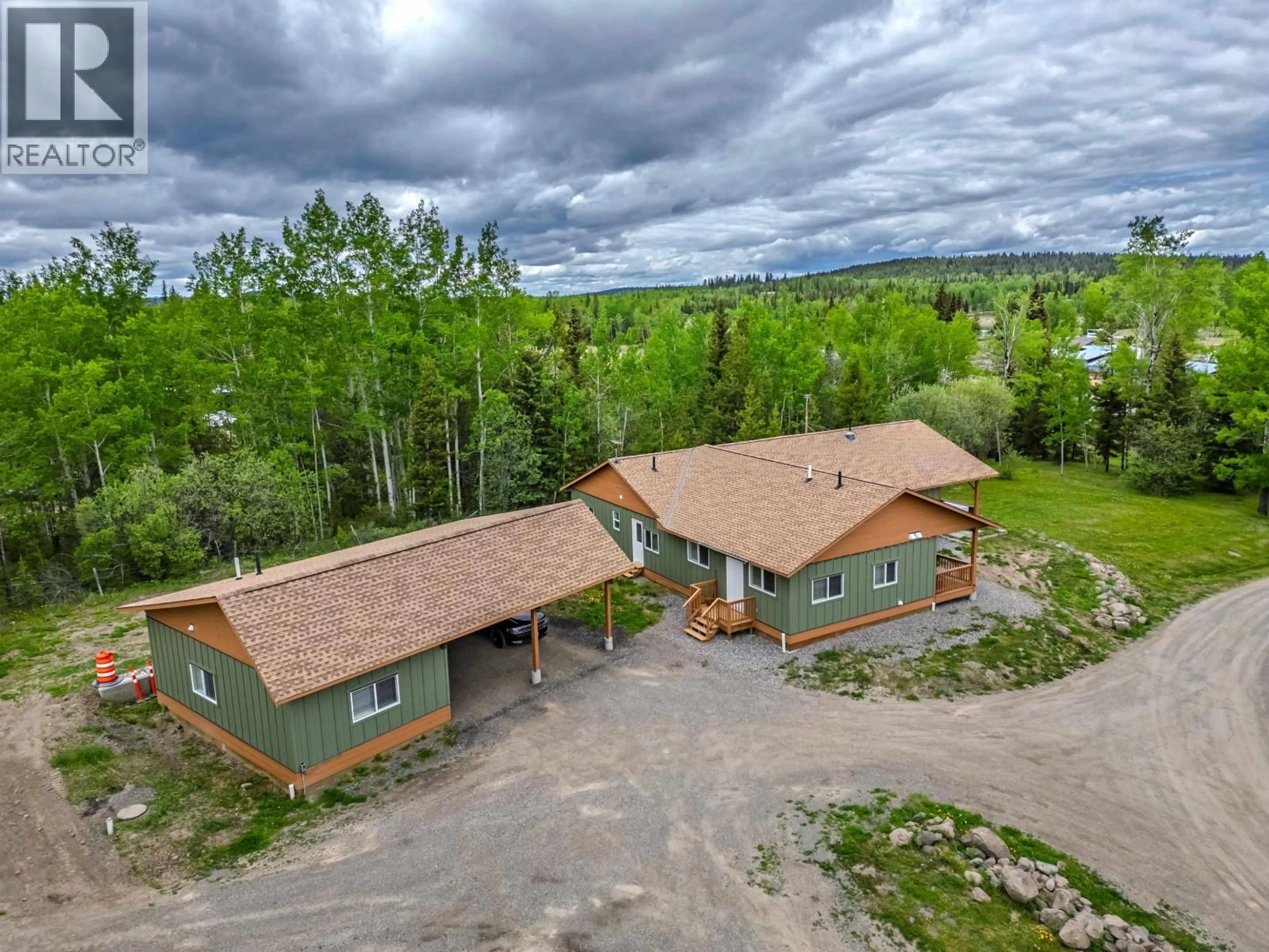 A pic from outside/outdoor area/front of a property/back of a property/a pic from drone, mountain view for 5606 LITTLE FORT 24 HIGHWAY, Lone Butte British Columbia V0K2E2