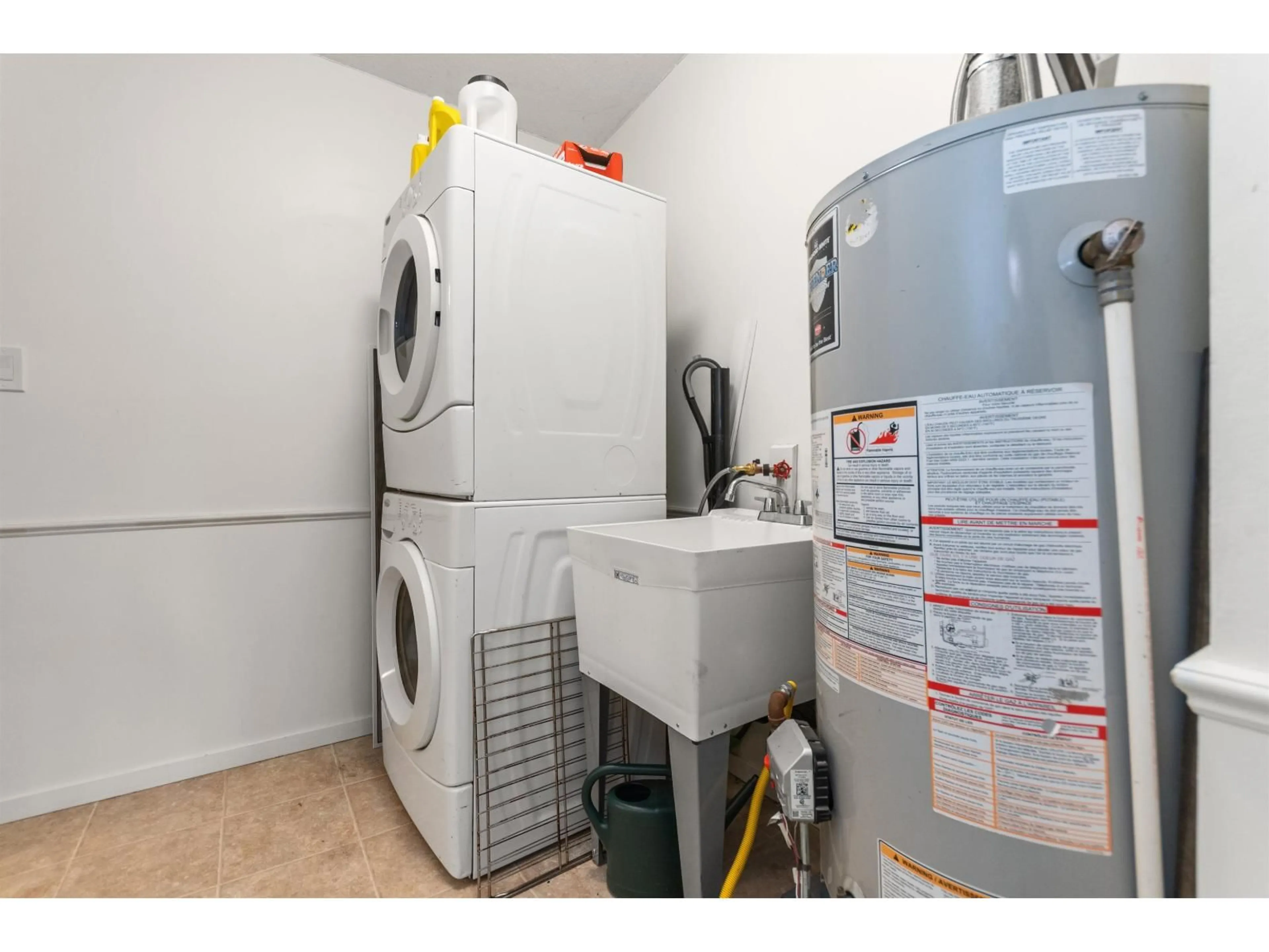 Laundry room for 9410 CORBOULD STREET, Chilliwack British Columbia V2P3Z9