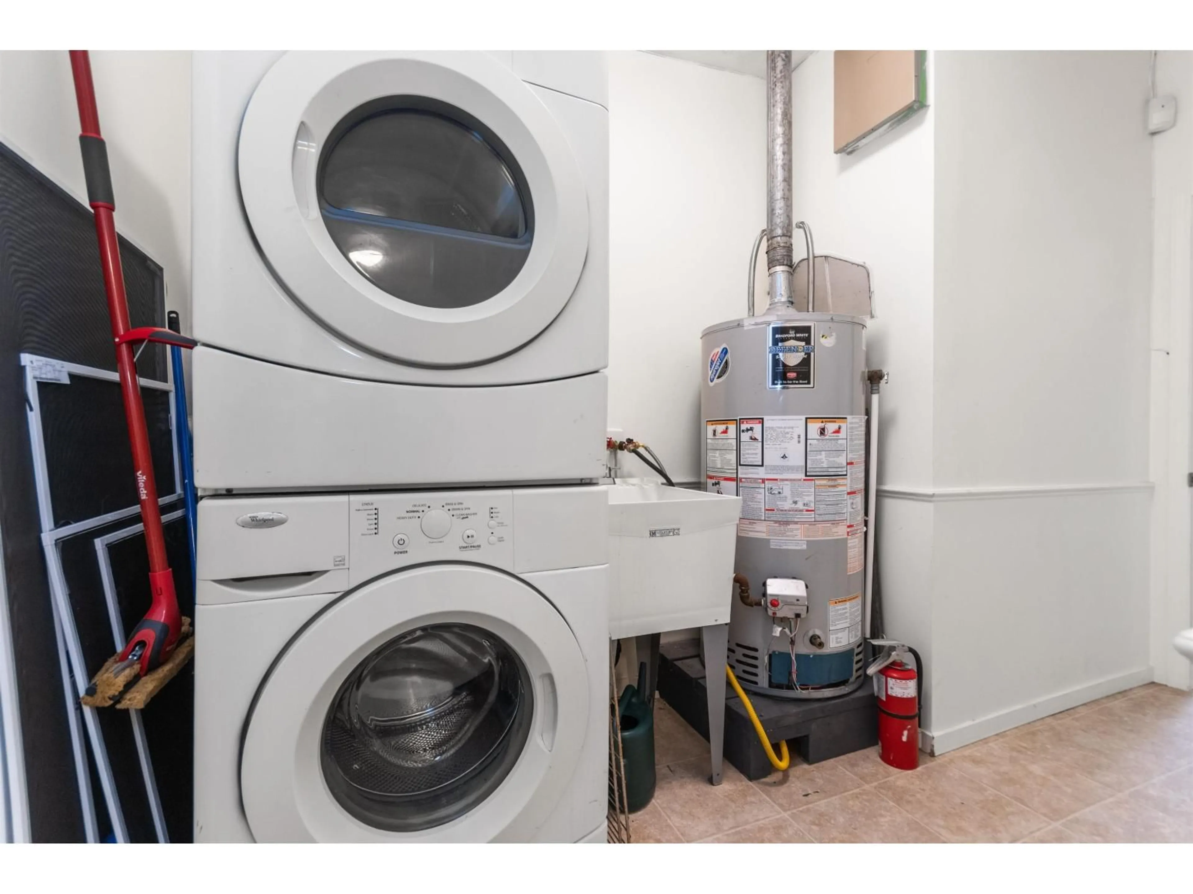 Laundry room for 9410 CORBOULD STREET, Chilliwack British Columbia V2P3Z9