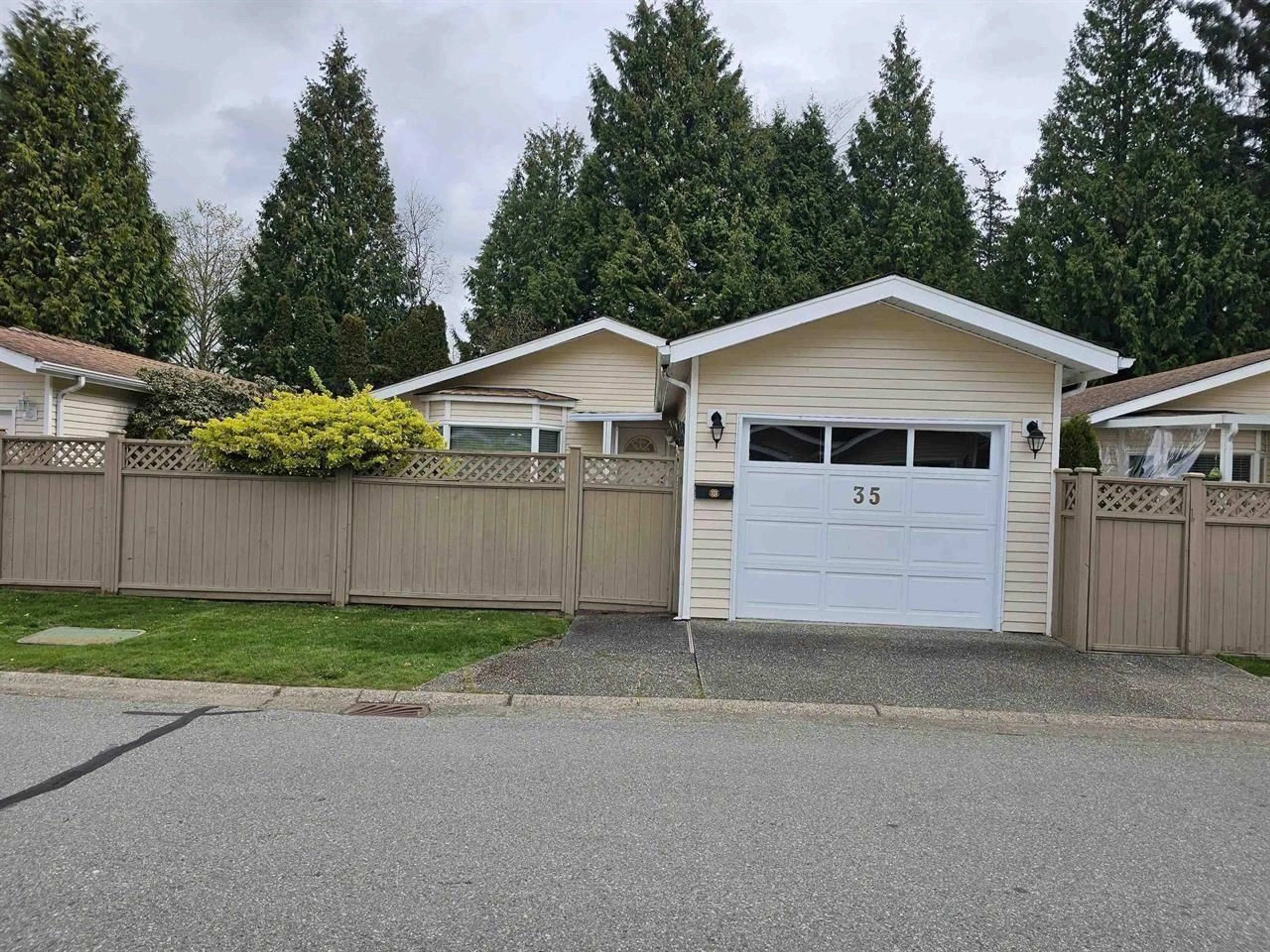 Home with vinyl exterior material, street for 35 - 1400 164 STREET, Surrey British Columbia V4A8V4