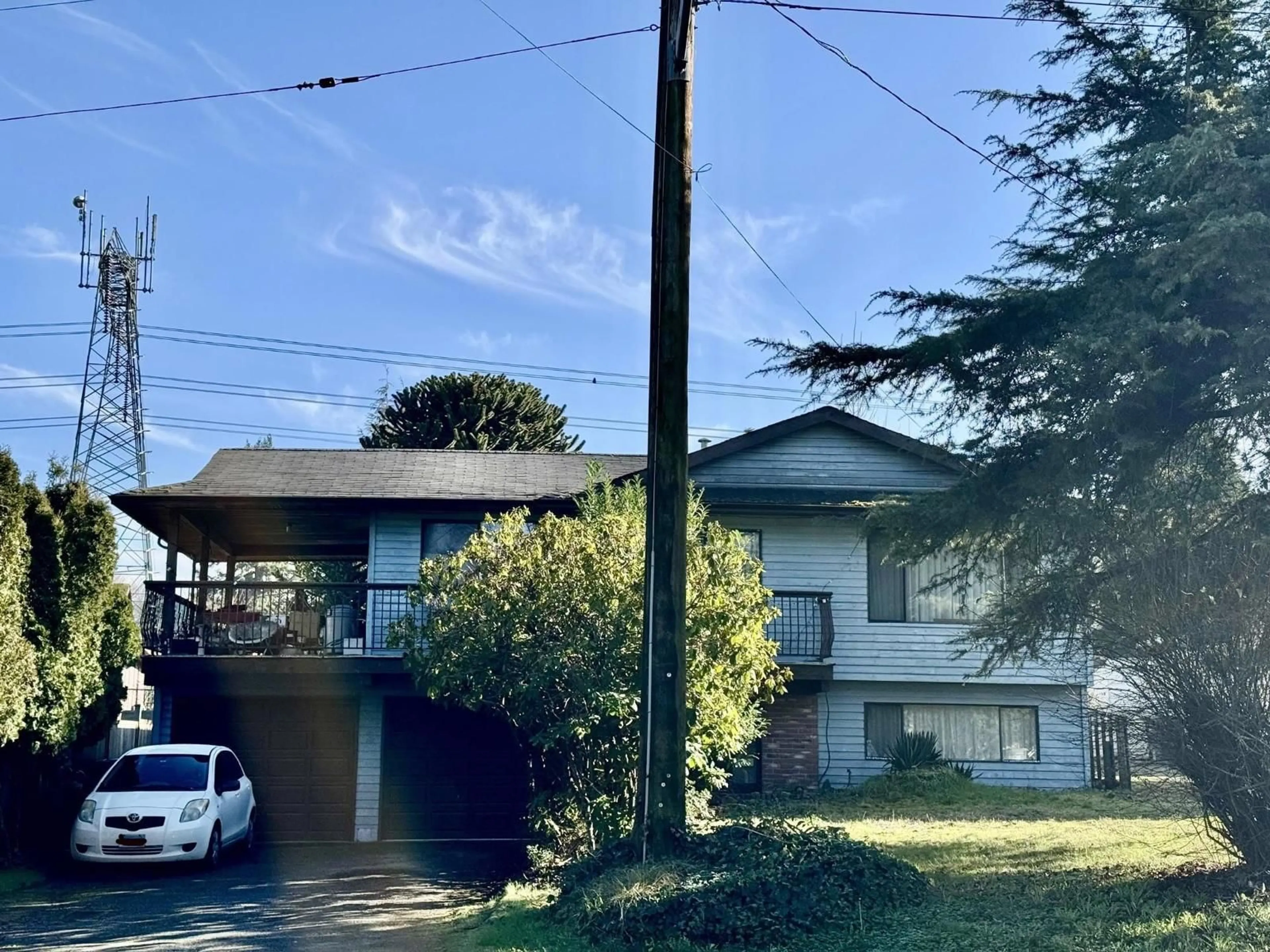 A pic from outside/outdoor area/front of a property/back of a property/a pic from drone, street for 14222 GROSVENOR ROAD, Surrey British Columbia V3R5H2