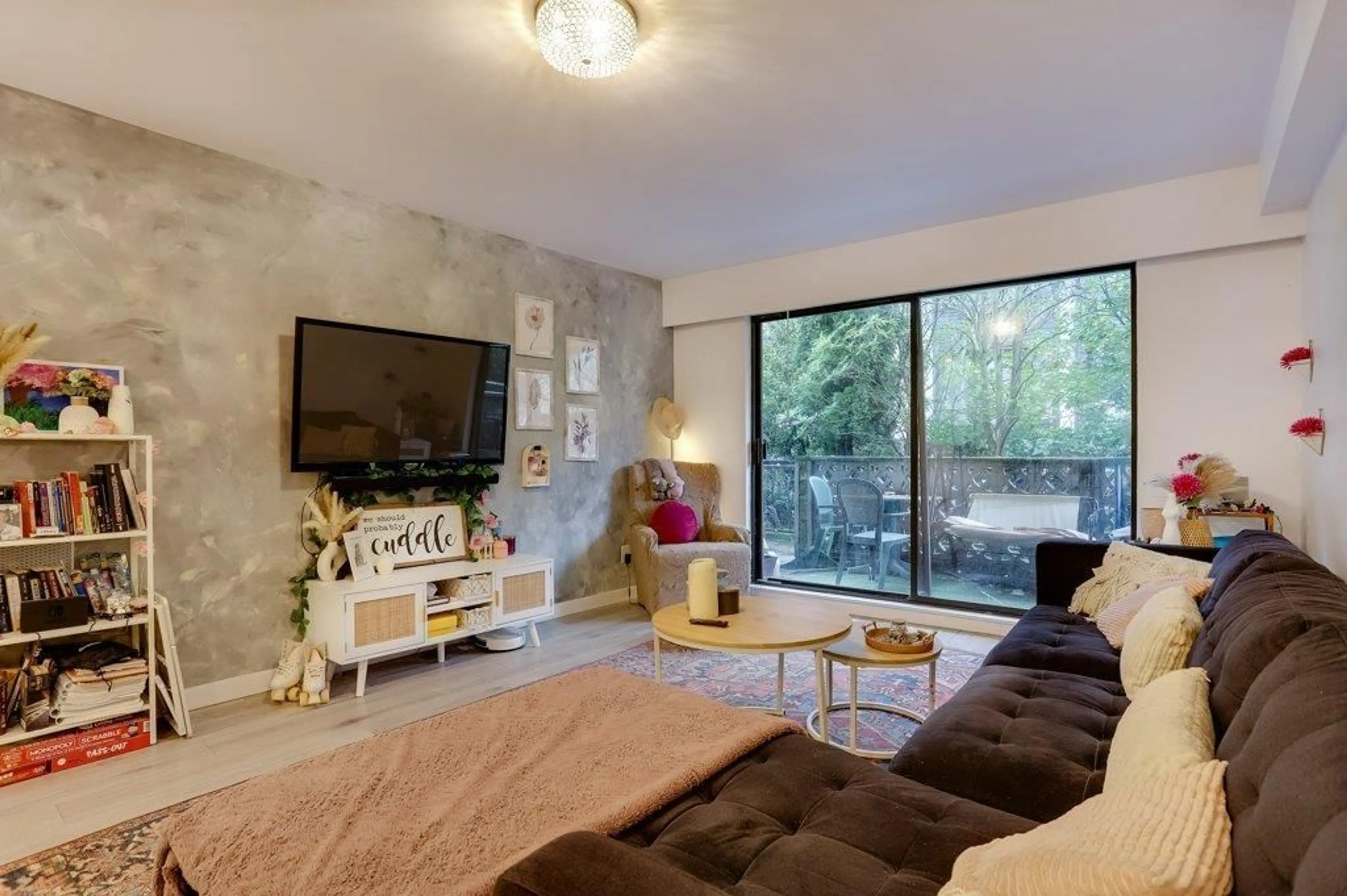 Living room with furniture, unknown for 105 - 1544 FIR STREET, White Rock British Columbia V4B4B7