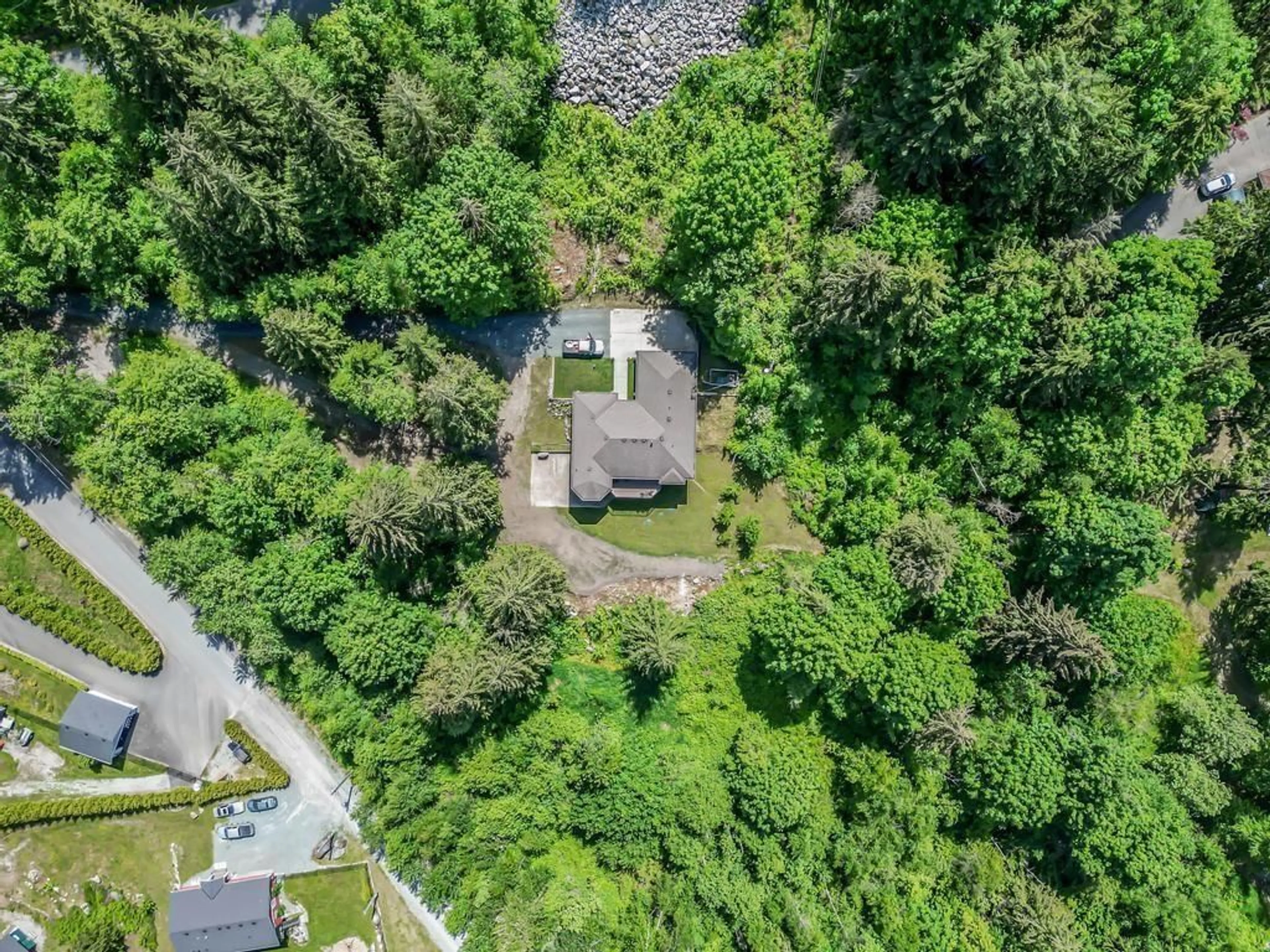 A pic from outside/outdoor area/front of a property/back of a property/a pic from drone, forest/trees view for 31161 SILVERHILL AVENUE, Mission British Columbia V4S1G8