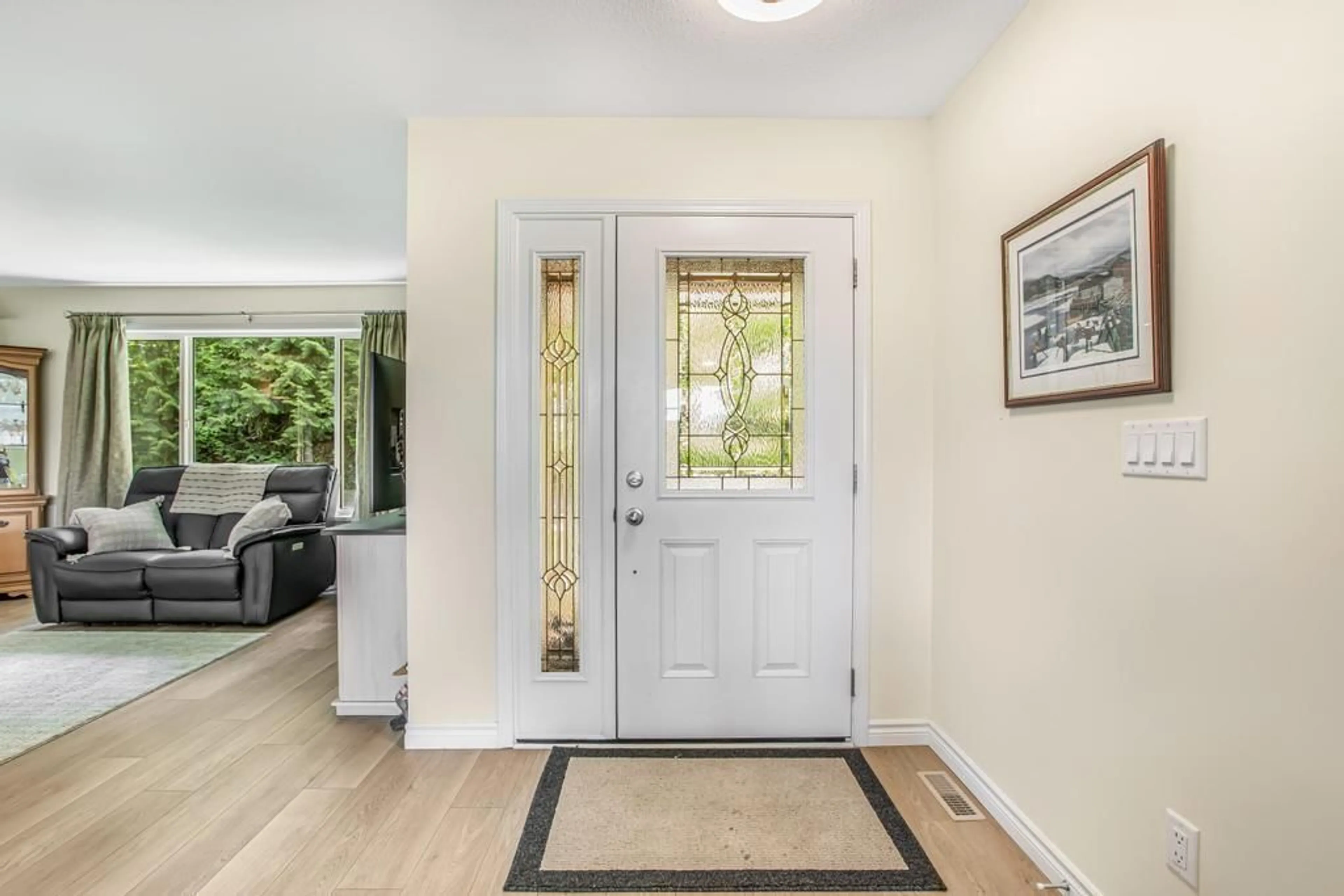 Indoor entryway for 31161 SILVERHILL AVENUE, Mission British Columbia V4S1G8
