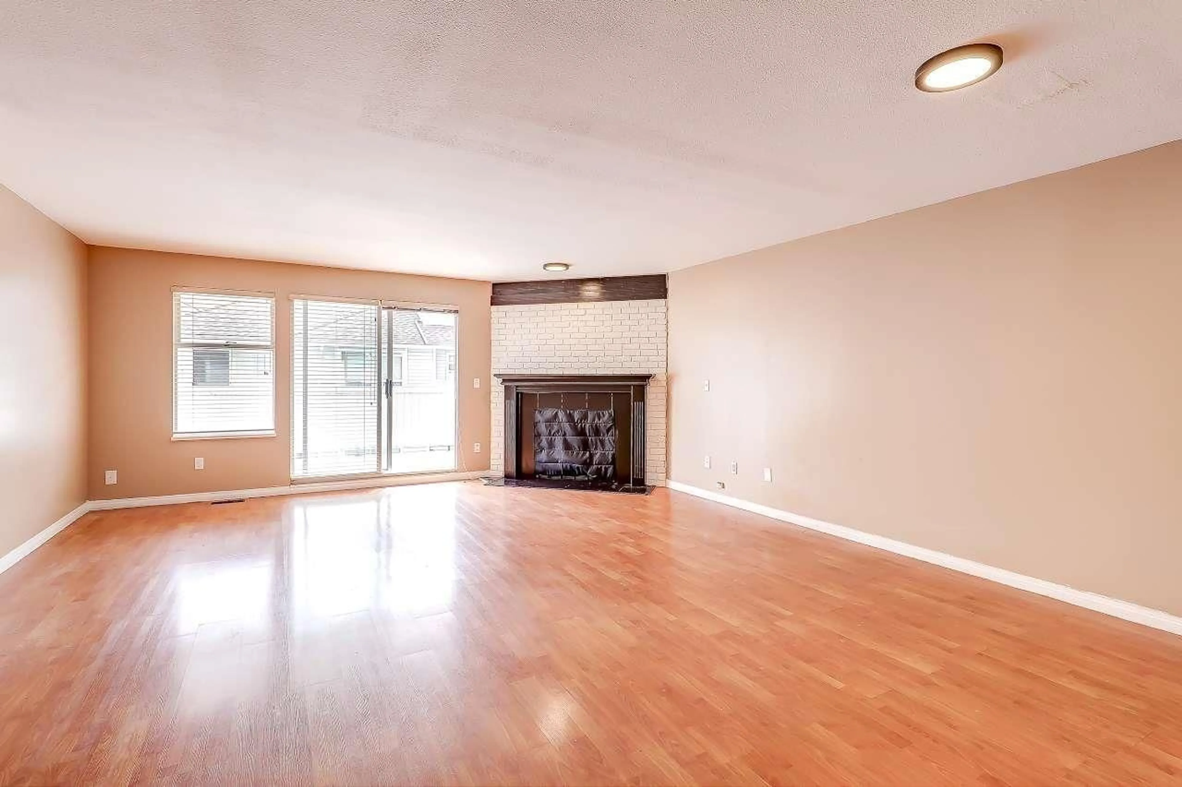 Unknown for 2 - 13970 72 AVENUE, Surrey British Columbia V3W2P7