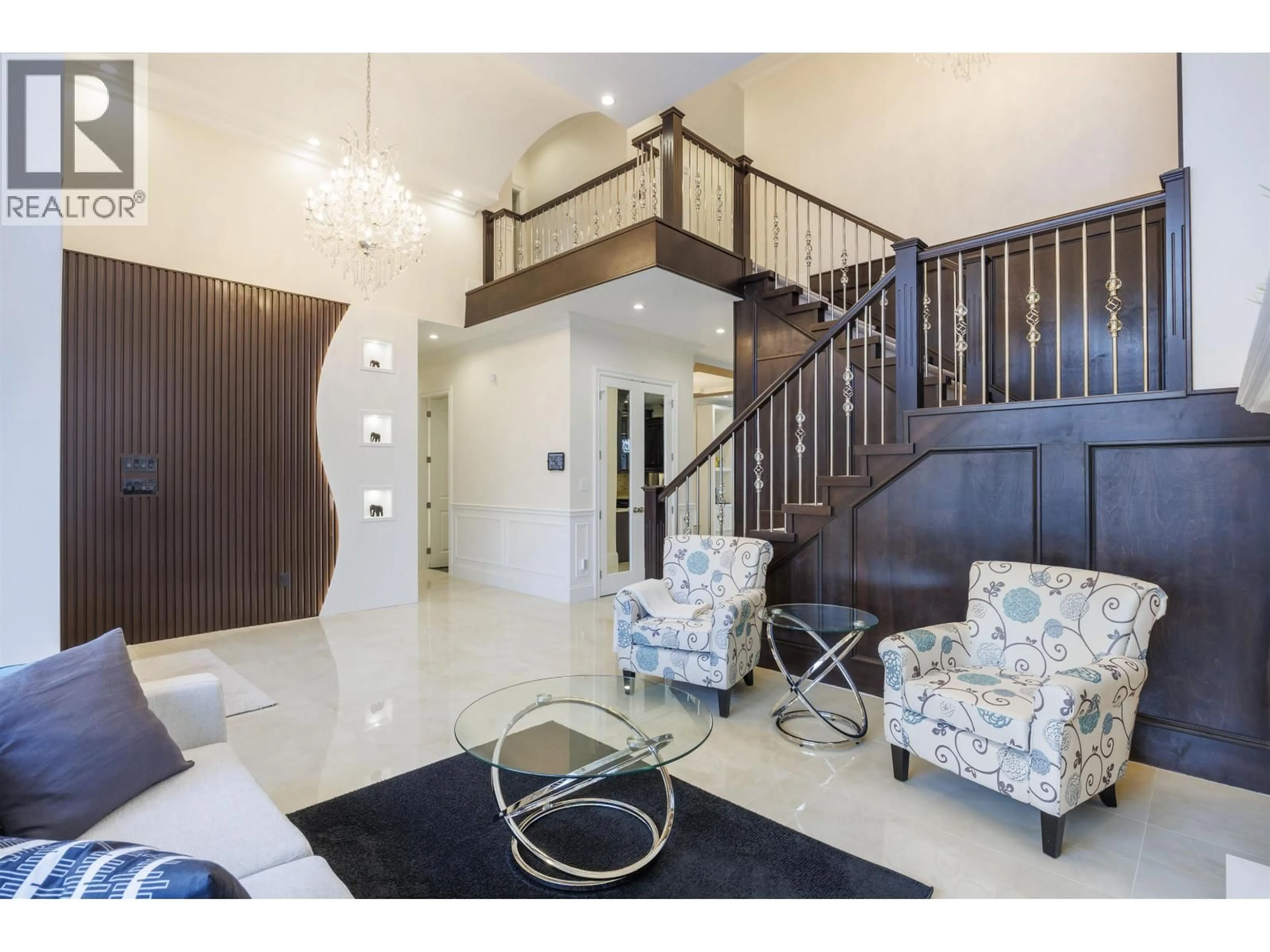 Indoor foyer for 9480 PATTERSON ROAD, Richmond British Columbia V6X1R1