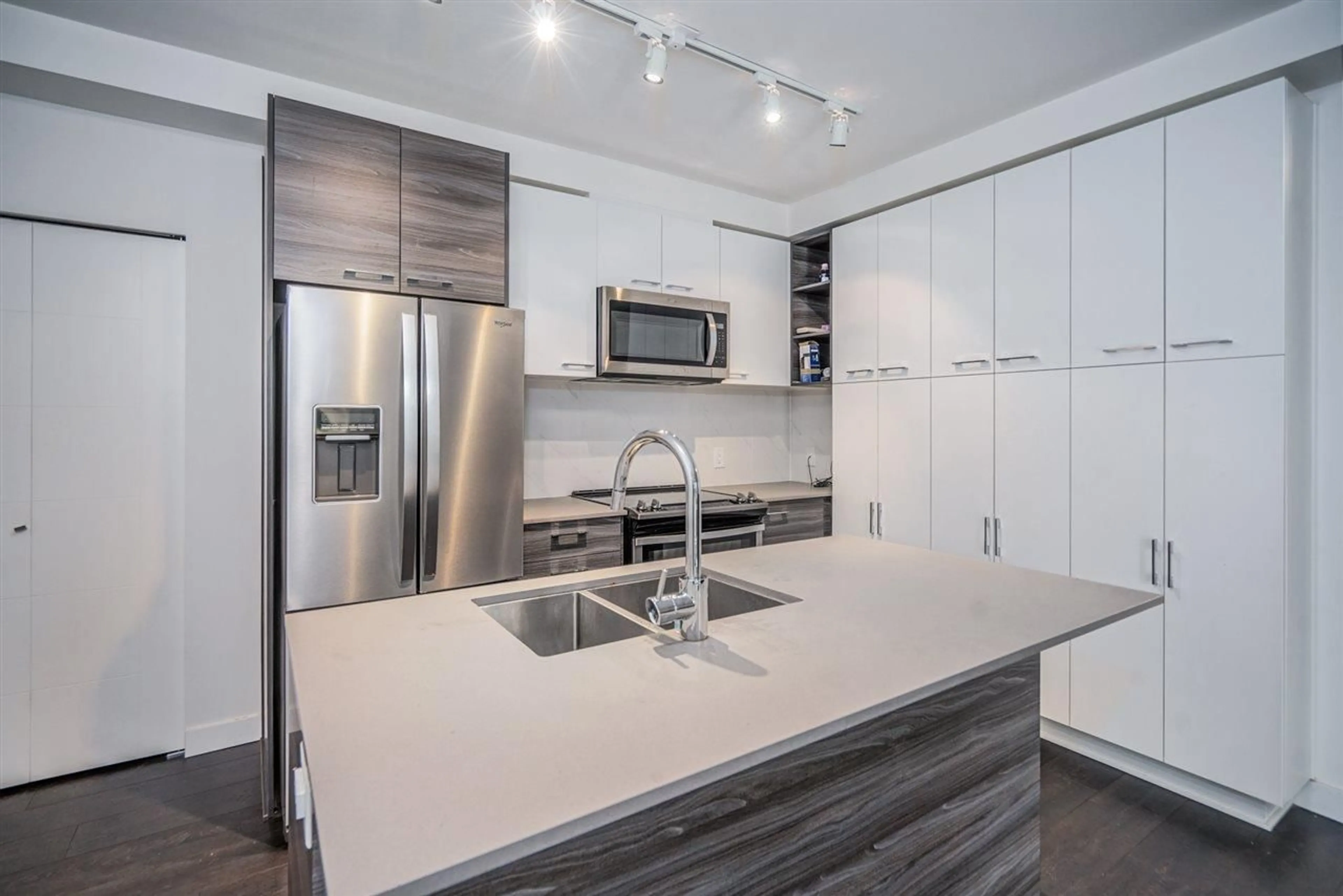 Open concept kitchen, unknown for 214 - 13963 105 BOULEVARD, Surrey British Columbia V3T0M9