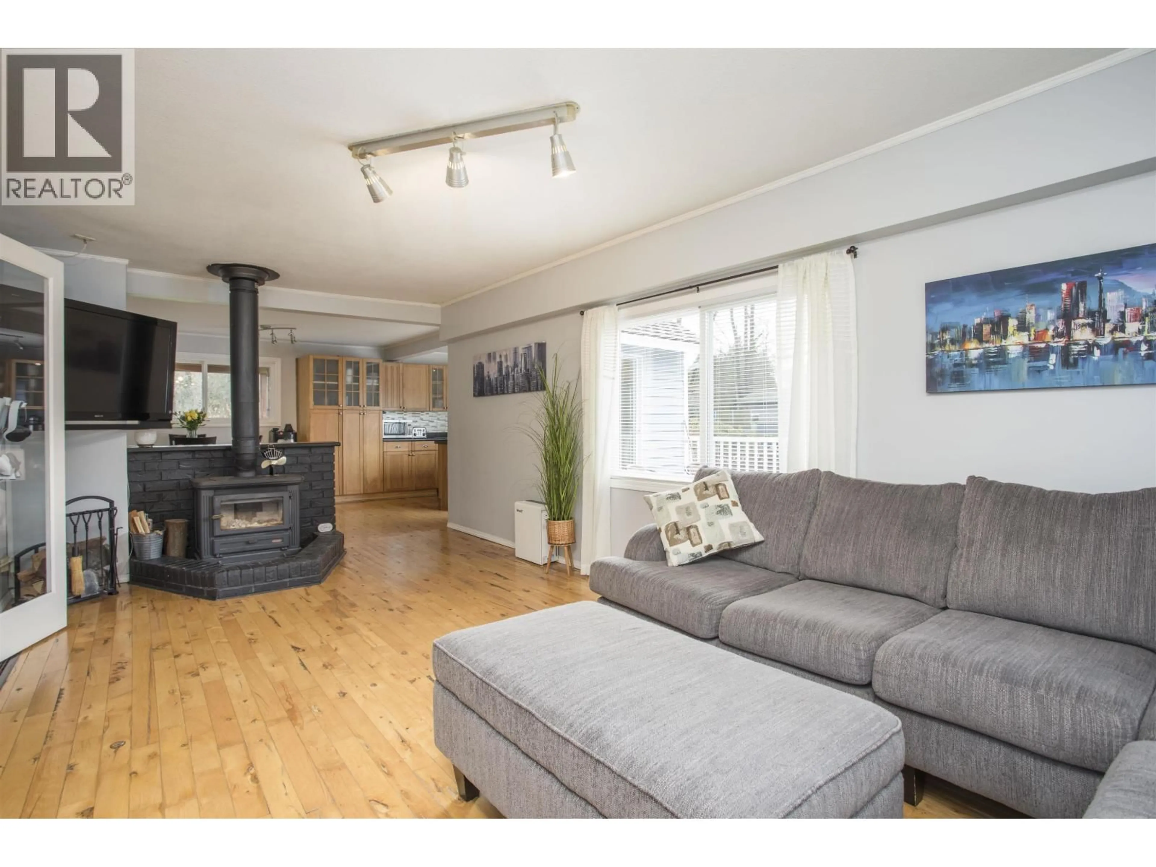 Living room with furniture, wood/laminate floor for 12122 261 STREET, Maple Ridge British Columbia V2W2A6