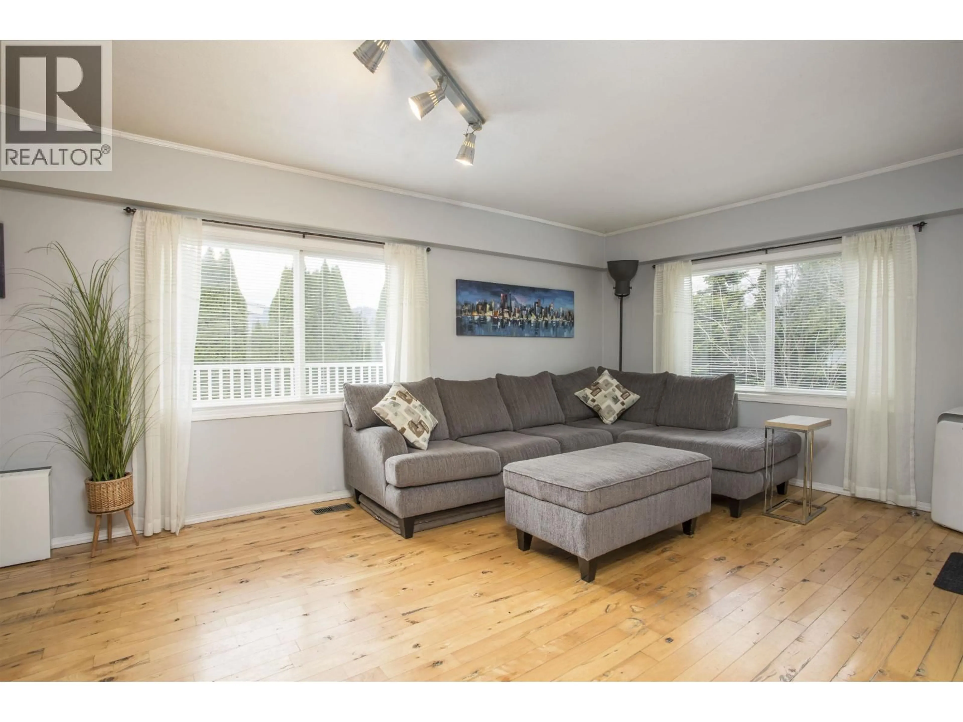 Living room with furniture, wood/laminate floor for 12122 261 STREET, Maple Ridge British Columbia V2W2A6