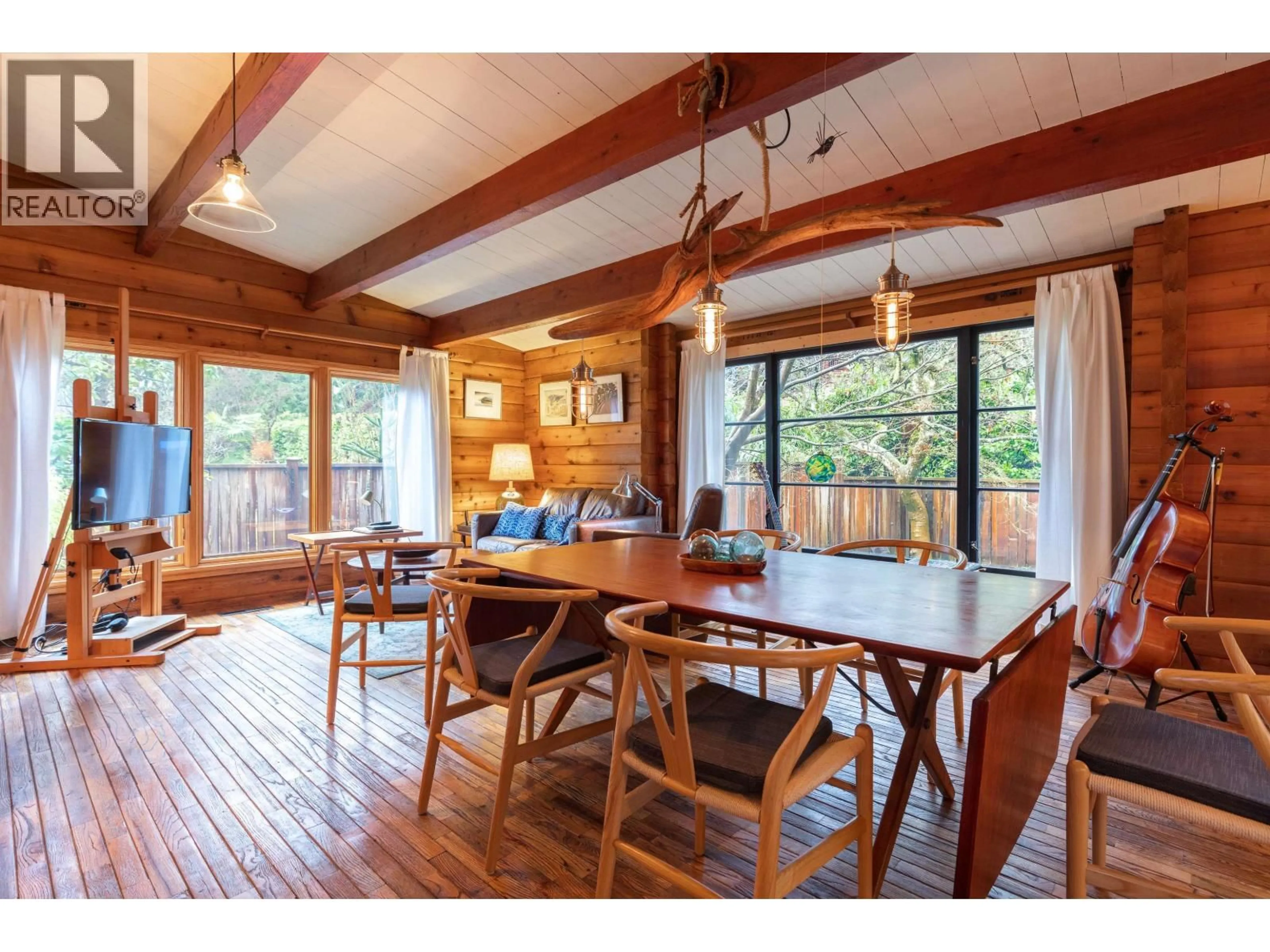Dining room, wood/laminate floor for 5817 EAGLE ISLAND, West Vancouver British Columbia V7W1V6