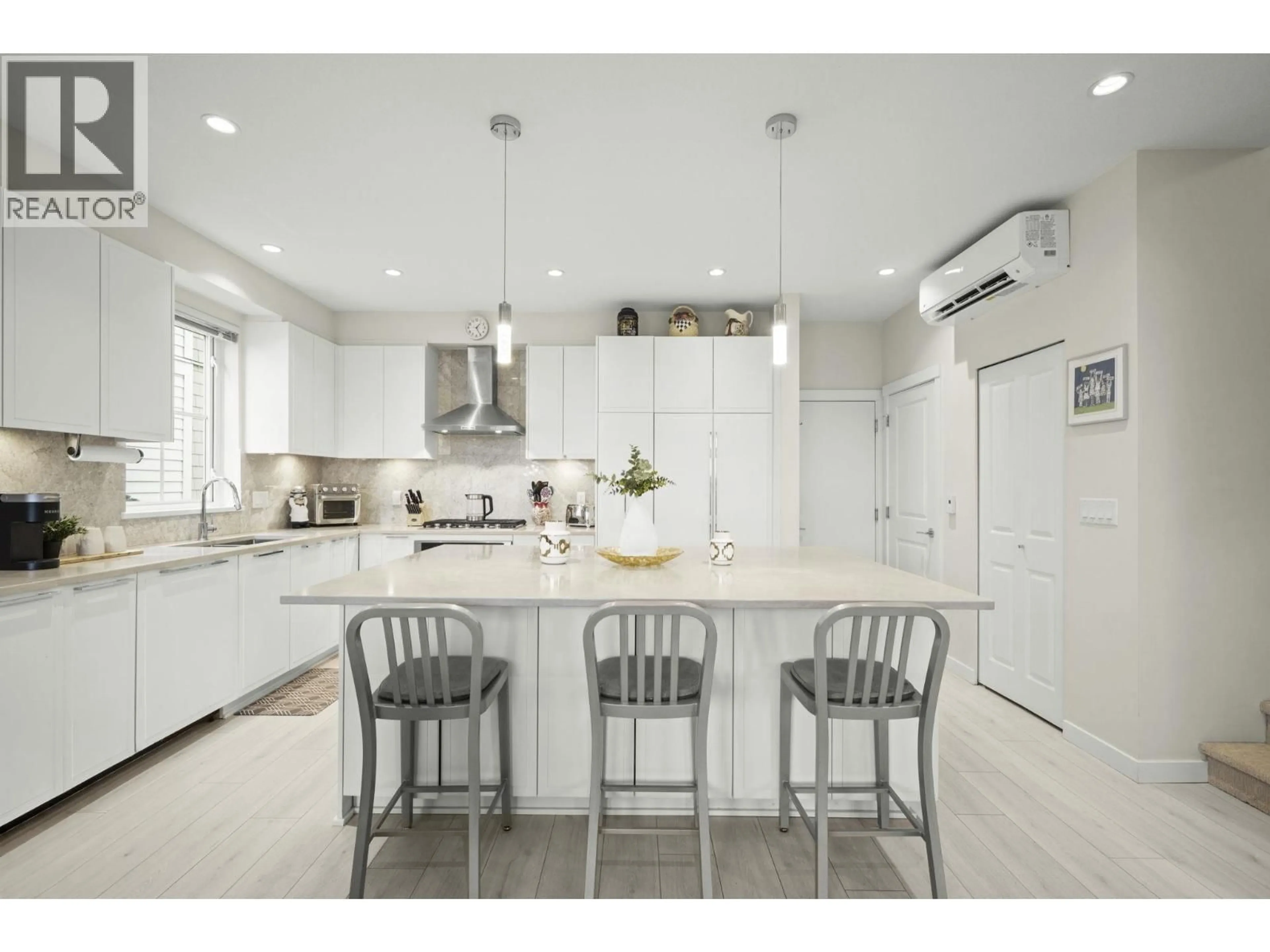 Contemporary kitchen, ceramic/tile floor for 113 - 5311 ADMIRAL WAY, Delta British Columbia V4K0E2