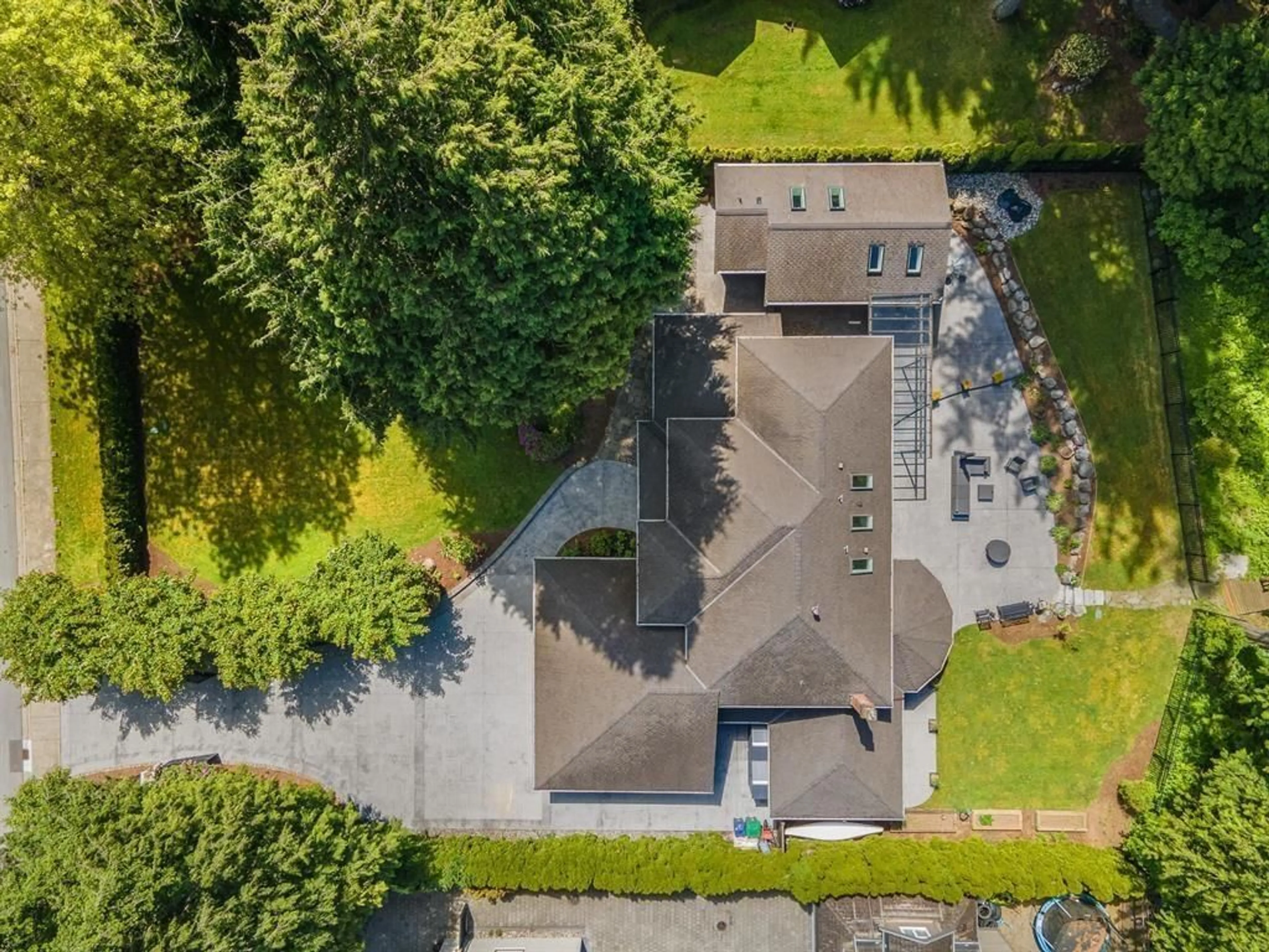 A pic from outside/outdoor area/front of a property/back of a property/a pic from drone, street for 2869 138 STREET, Surrey British Columbia V4P1T6