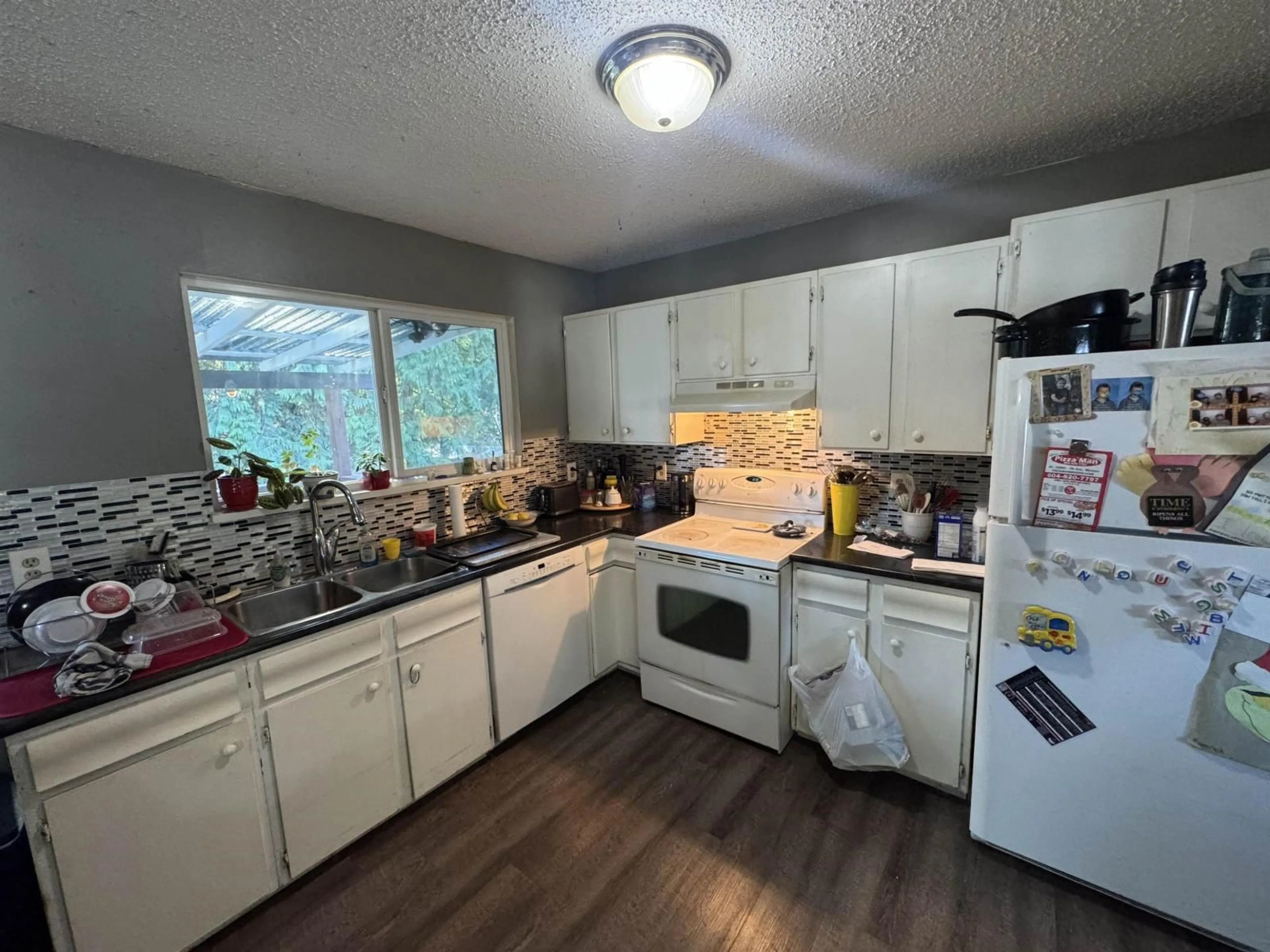 Standard kitchen, unknown for 31940 WOODCOCK CRESCENT, Mission British Columbia V2V4L6