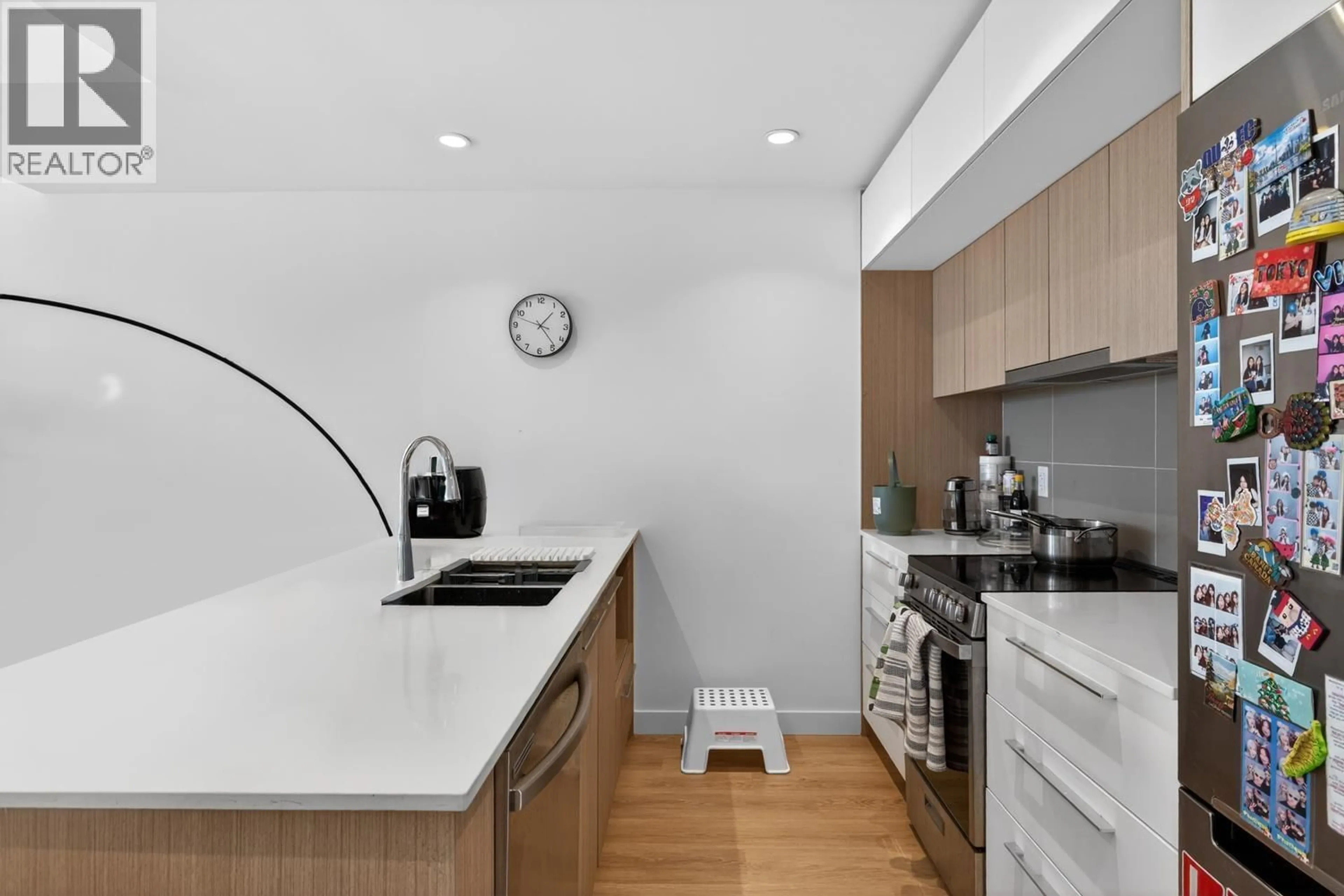 Contemporary kitchen, unknown for 206 - 9580 TOWER ROAD, Burnaby British Columbia V5A0G5