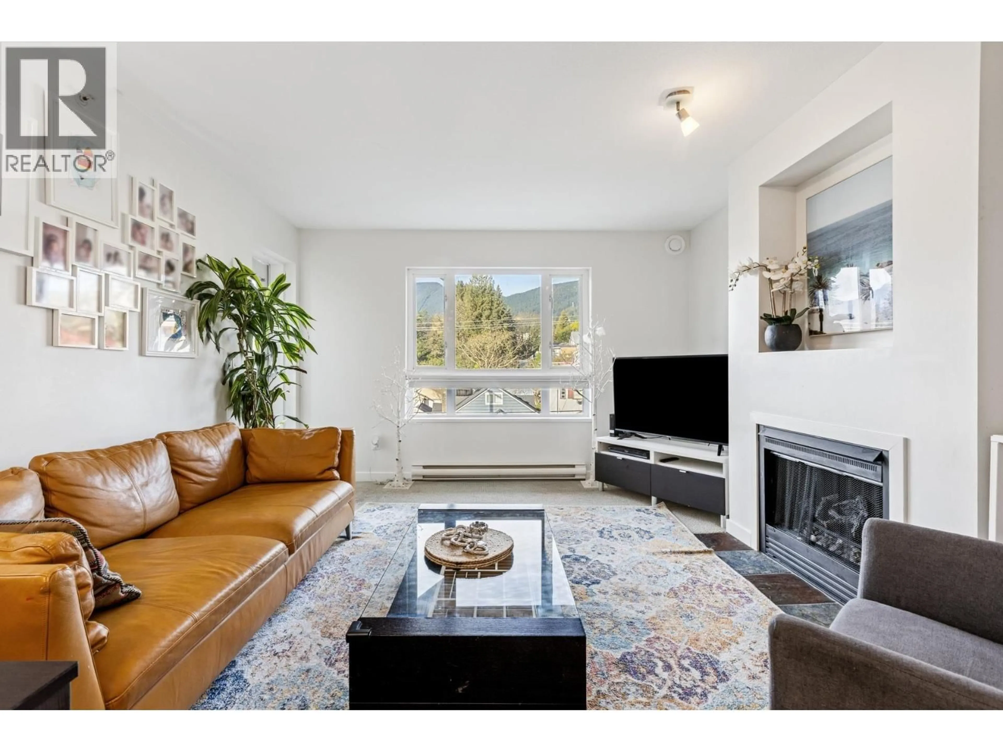 Living room with furniture, wood/laminate floor for 404 - 183 23RD STREET, North Vancouver British Columbia V7M2B1