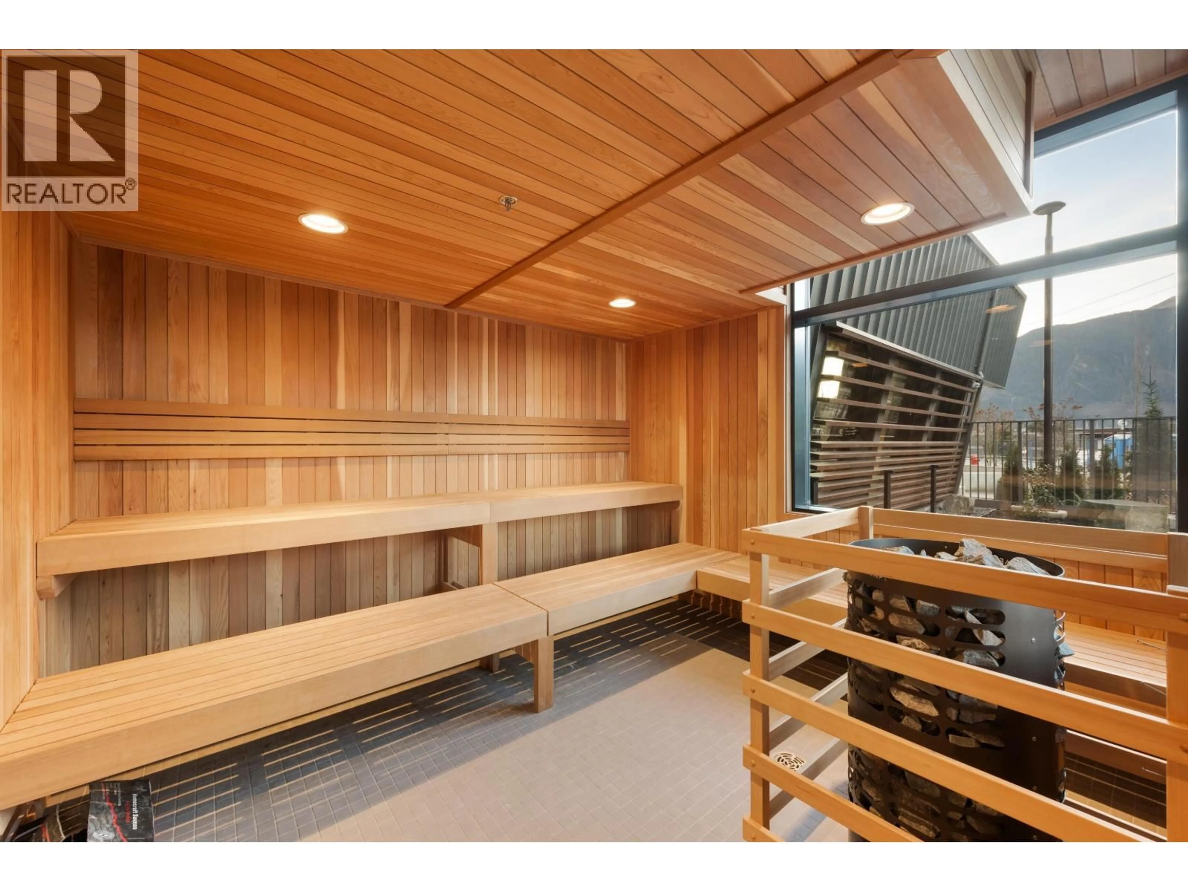 Indoor foyer for 203 - 1504 SCOTT CRESCENT, Squamish British Columbia V8B1G7