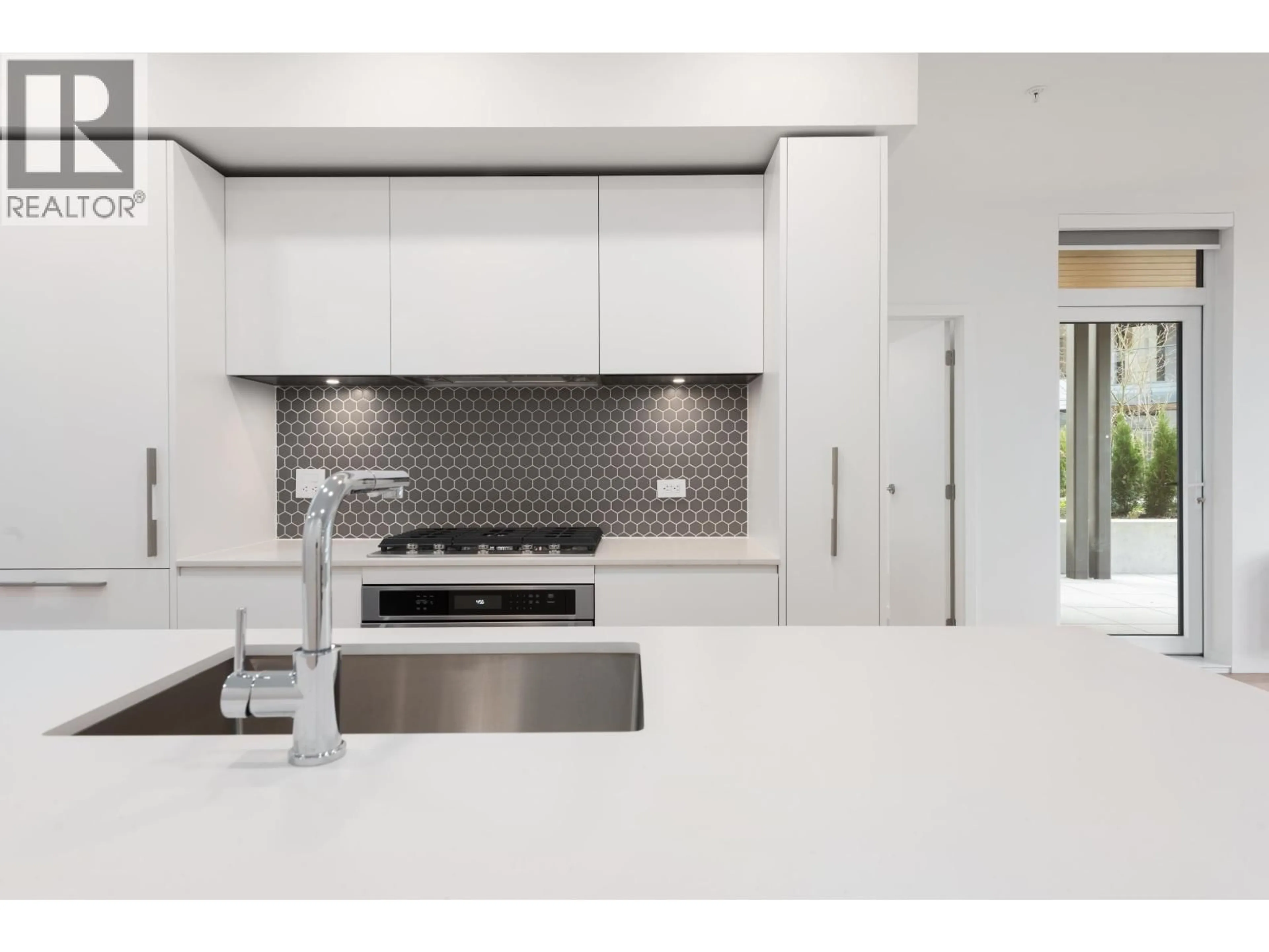 Contemporary kitchen, ceramic/tile floor for 203 - 1504 SCOTT CRESCENT, Squamish British Columbia V8B1G7