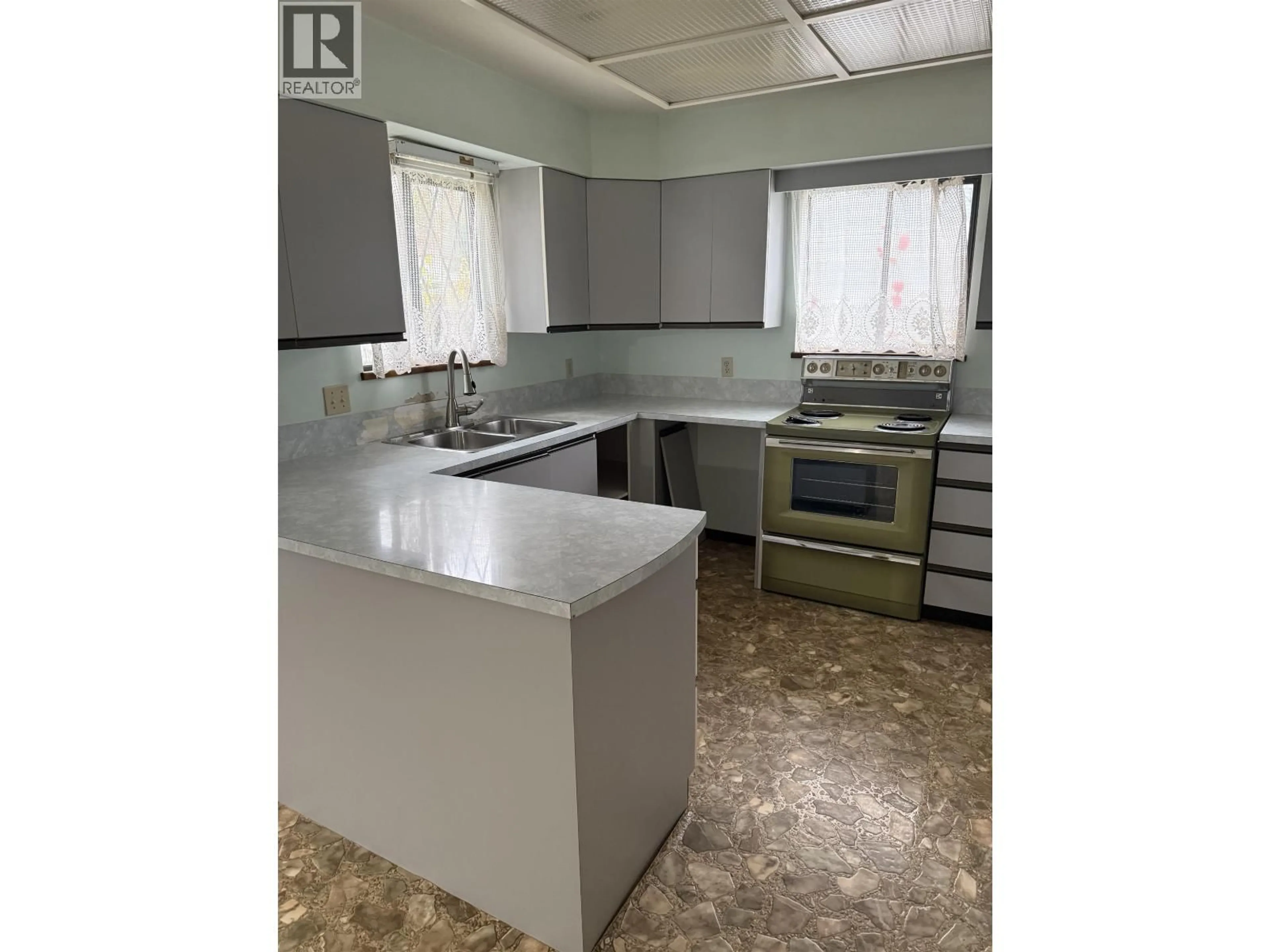 Standard kitchen, unknown for 5652 LANCASTER STREET, Vancouver British Columbia V5R4A5